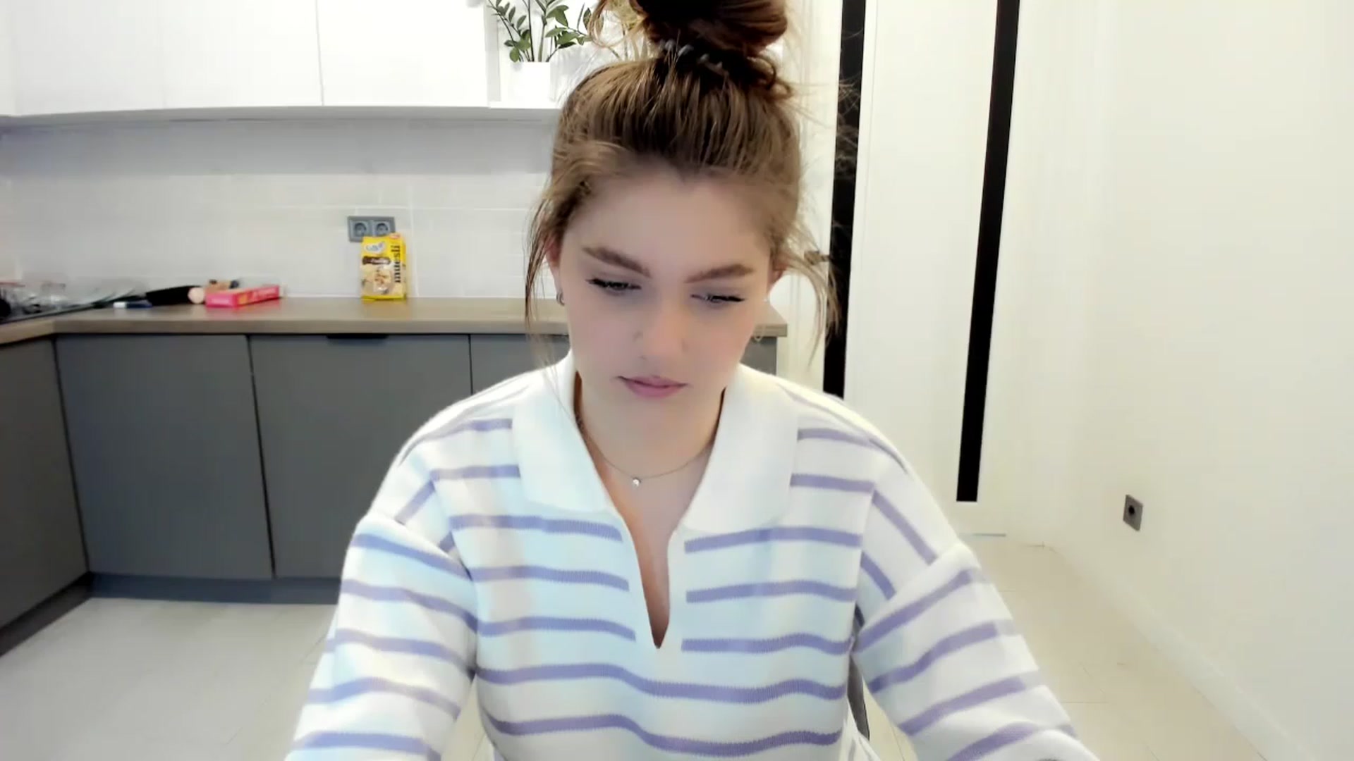 Gallery image thumbnail from VickiVong's myfreecams stream on, 11/23/2022, 11:46 image 14 of 20