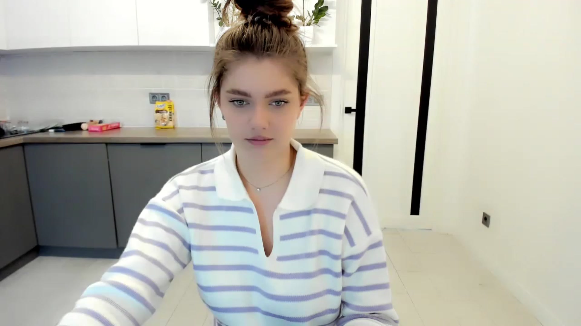 Gallery image thumbnail from VickiVong's myfreecams stream on, 11/23/2022, 11:46 image 15 of 20