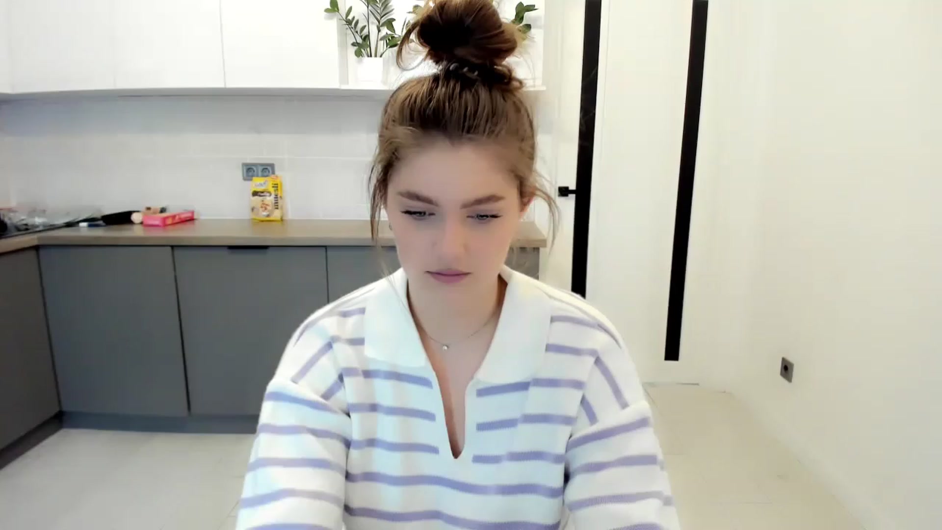 Gallery image thumbnail from VickiVong's myfreecams stream on, 11/23/2022, 11:46 image 18 of 20