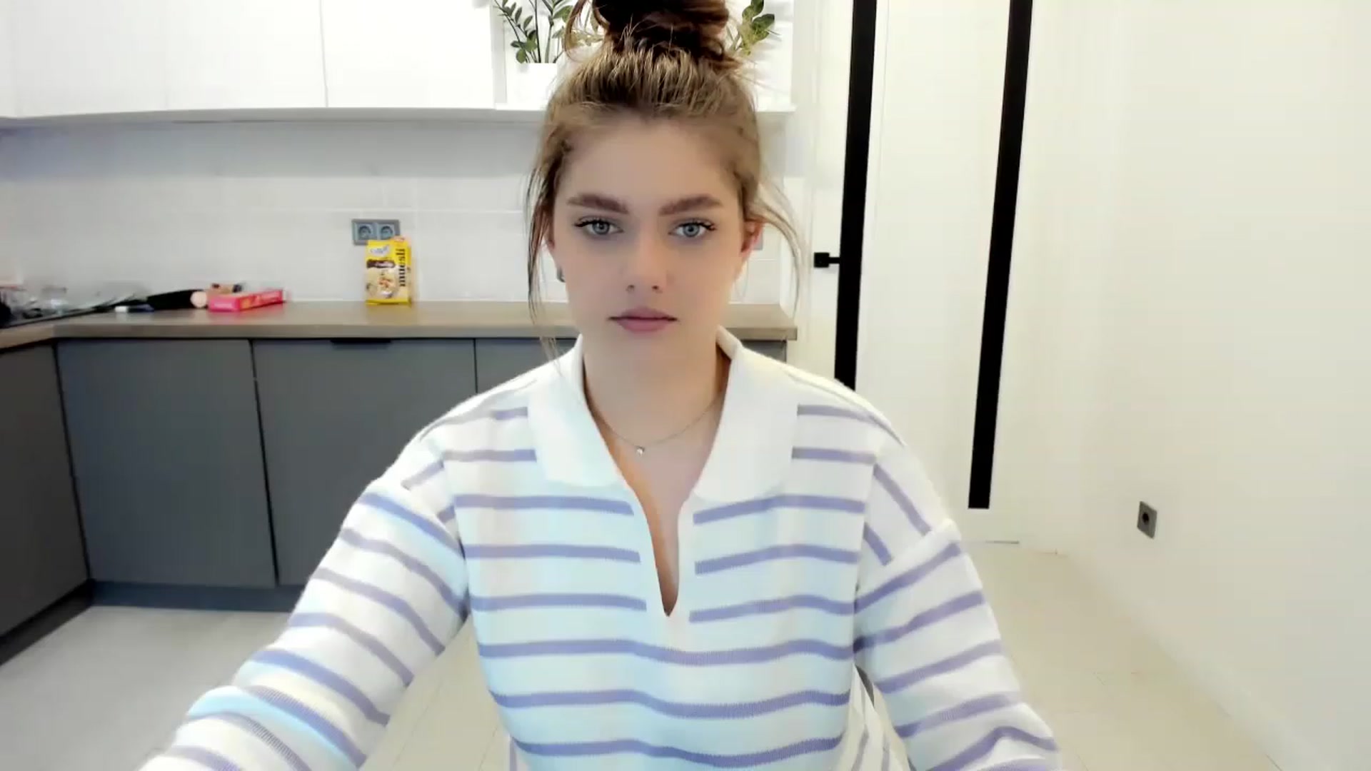 Gallery image thumbnail from VickiVong's myfreecams stream on, 11/23/2022, 11:46 image 16 of 20