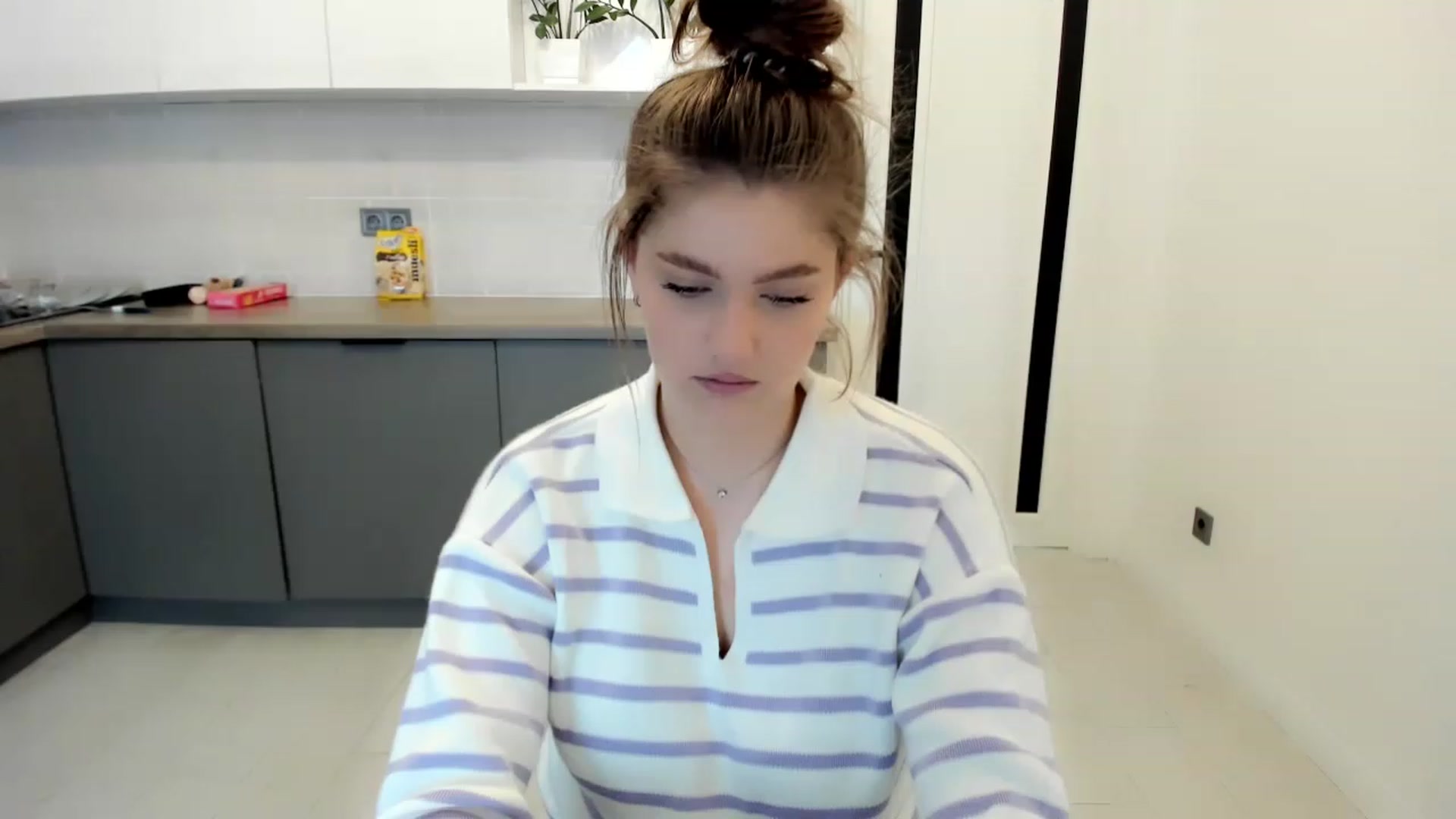 Gallery image thumbnail from VickiVong's myfreecams stream on, 11/23/2022, 12:54 image 16 of 20