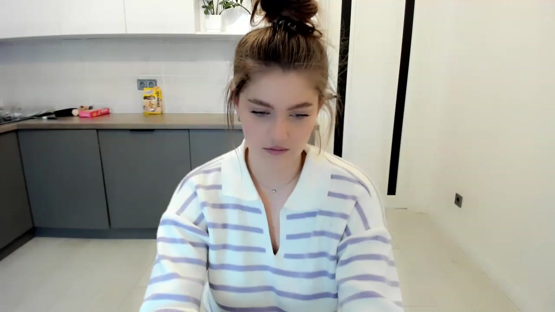 Gallery image thumbnail from VickiVong's myfreecams stream on, 11/23/2022, 12:54 image 14 of 20