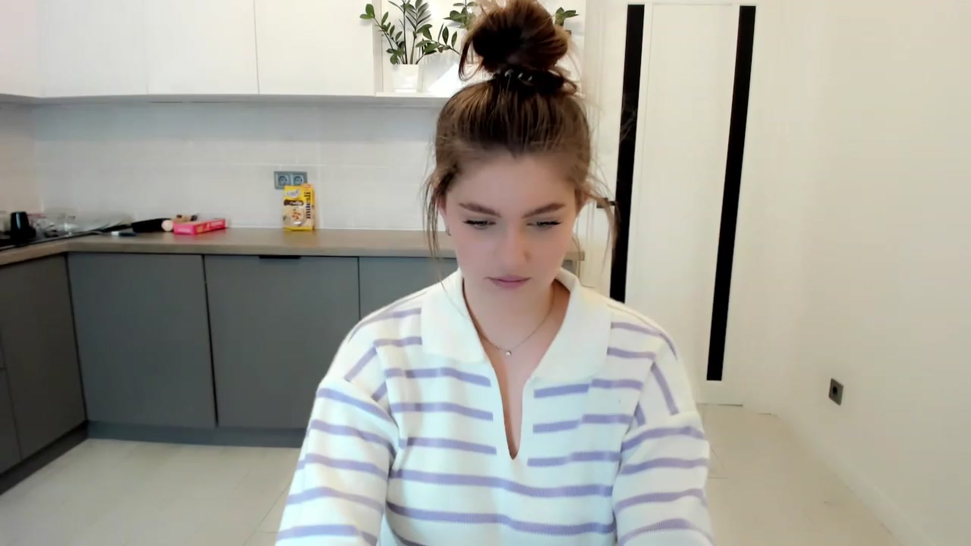 Gallery image thumbnail from VickiVong's myfreecams stream on, 11/23/2022, 12:54 image 3 of 20