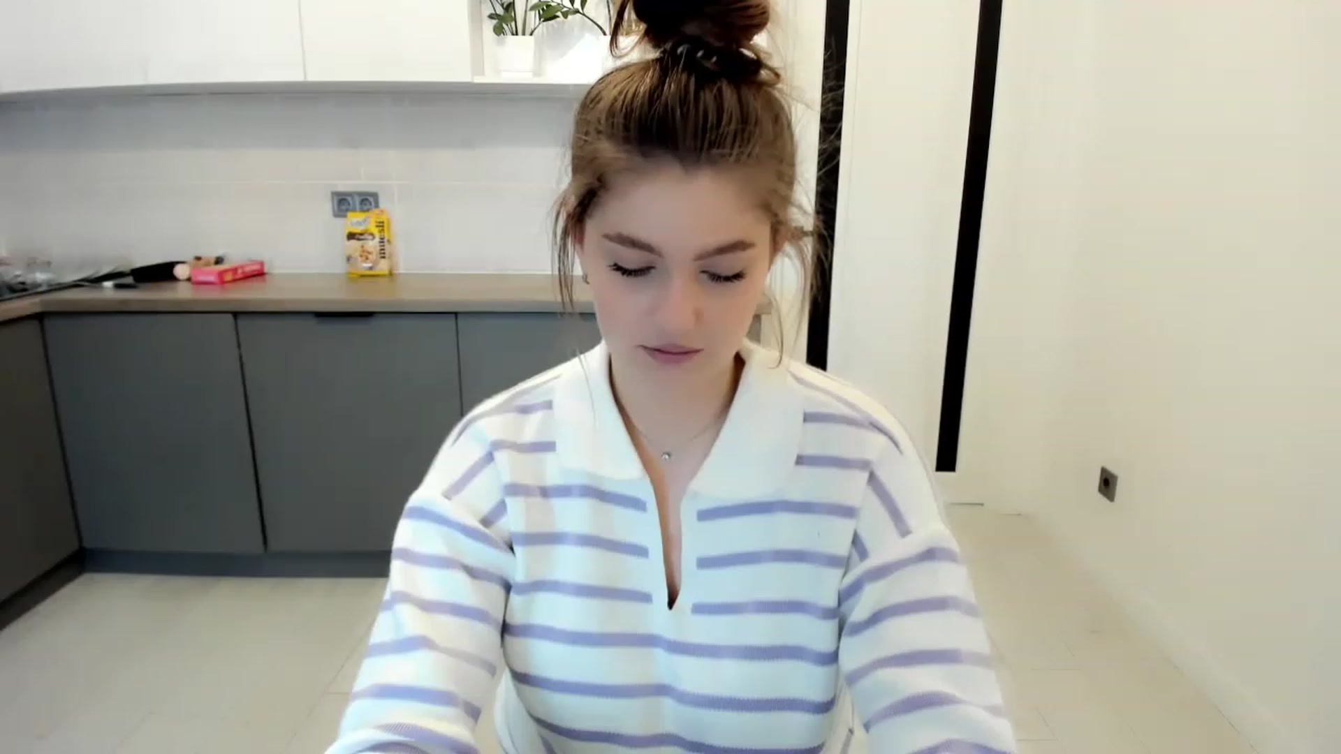 Gallery image thumbnail from VickiVong's myfreecams stream on, 11/23/2022, 12:54 image 15 of 20