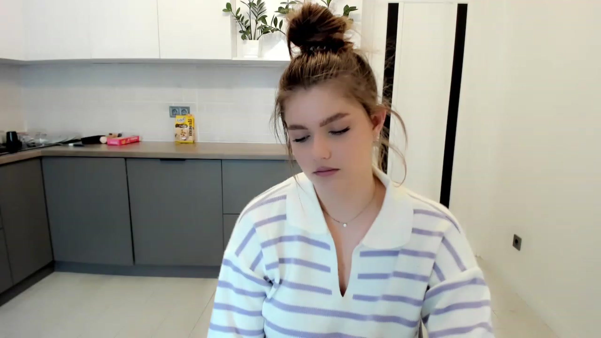 Gallery image thumbnail from VickiVong's myfreecams stream on, 11/23/2022, 12:54 image 7 of 20