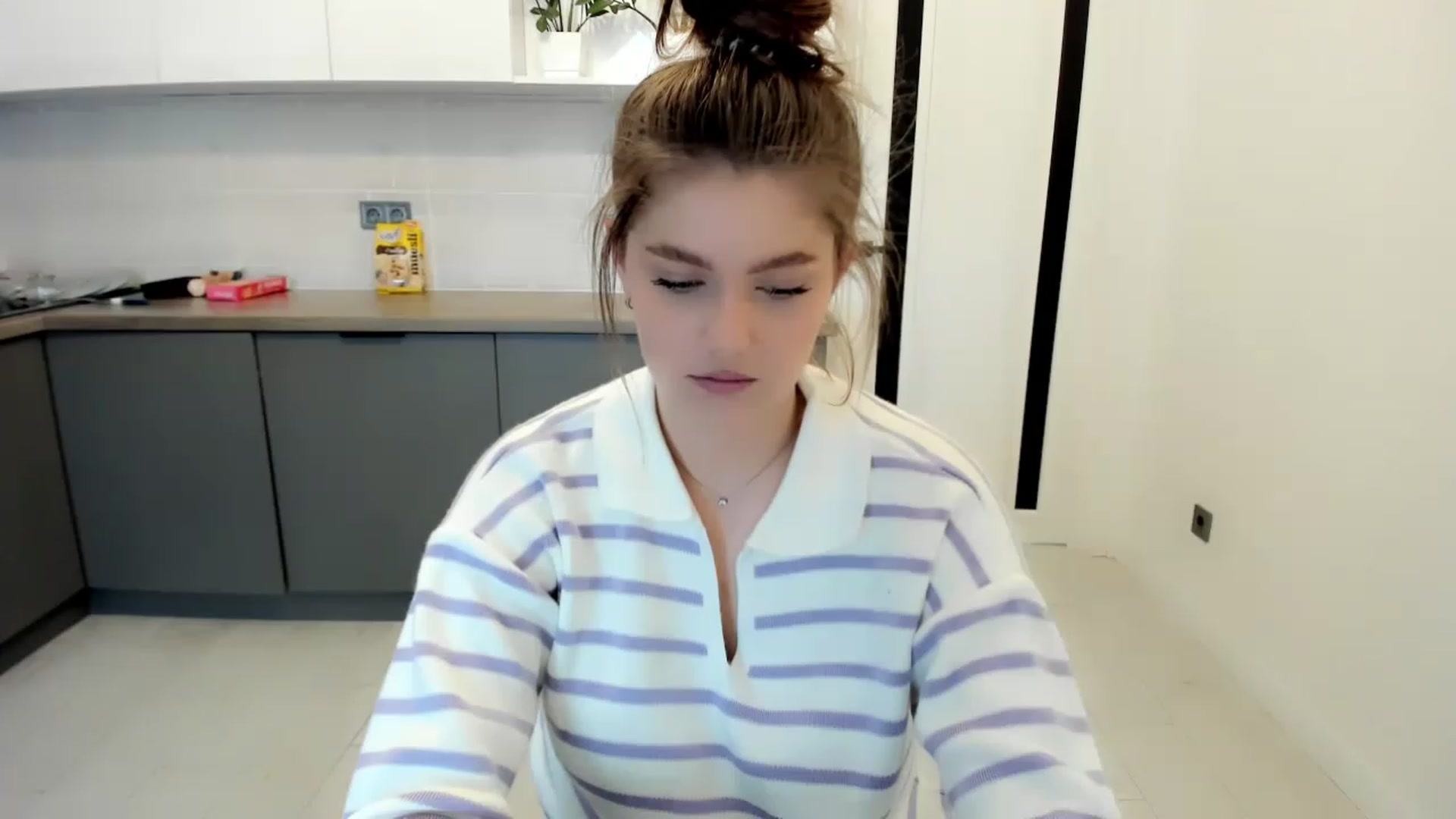 Gallery image thumbnail from VickiVong's myfreecams stream on, 11/23/2022, 12:54 image 13 of 20