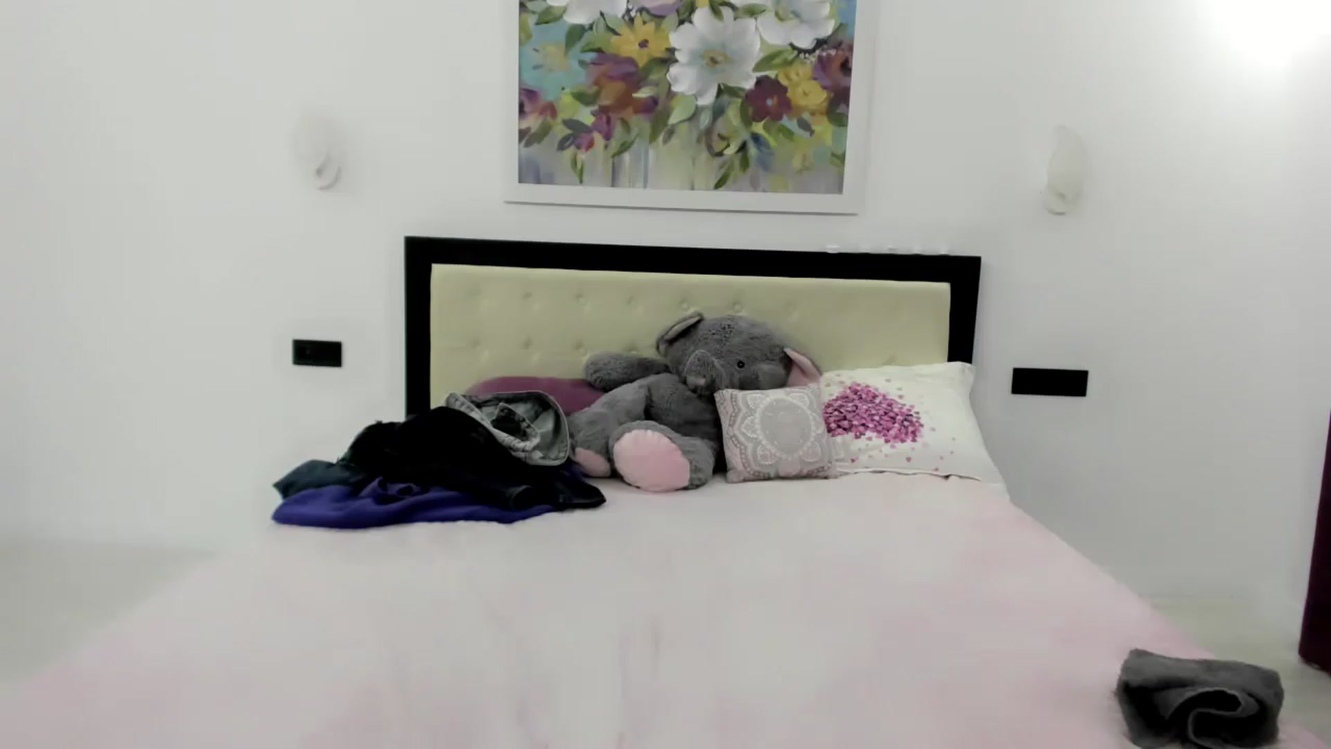 Gallery image thumbnail from VickiVong's myfreecams stream on, 12/03/2022, 12:13 image 13 of 20