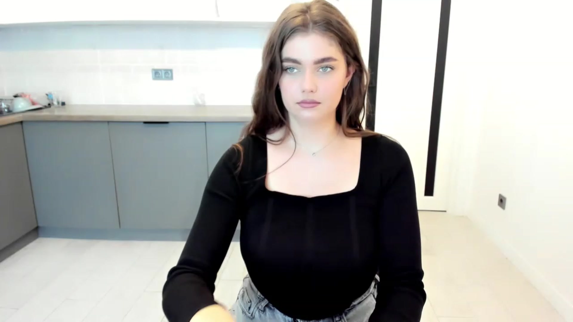 Gallery image thumbnail from VickiVong's myfreecams stream on, 12/05/2022, 11:15 image 3 of 20
