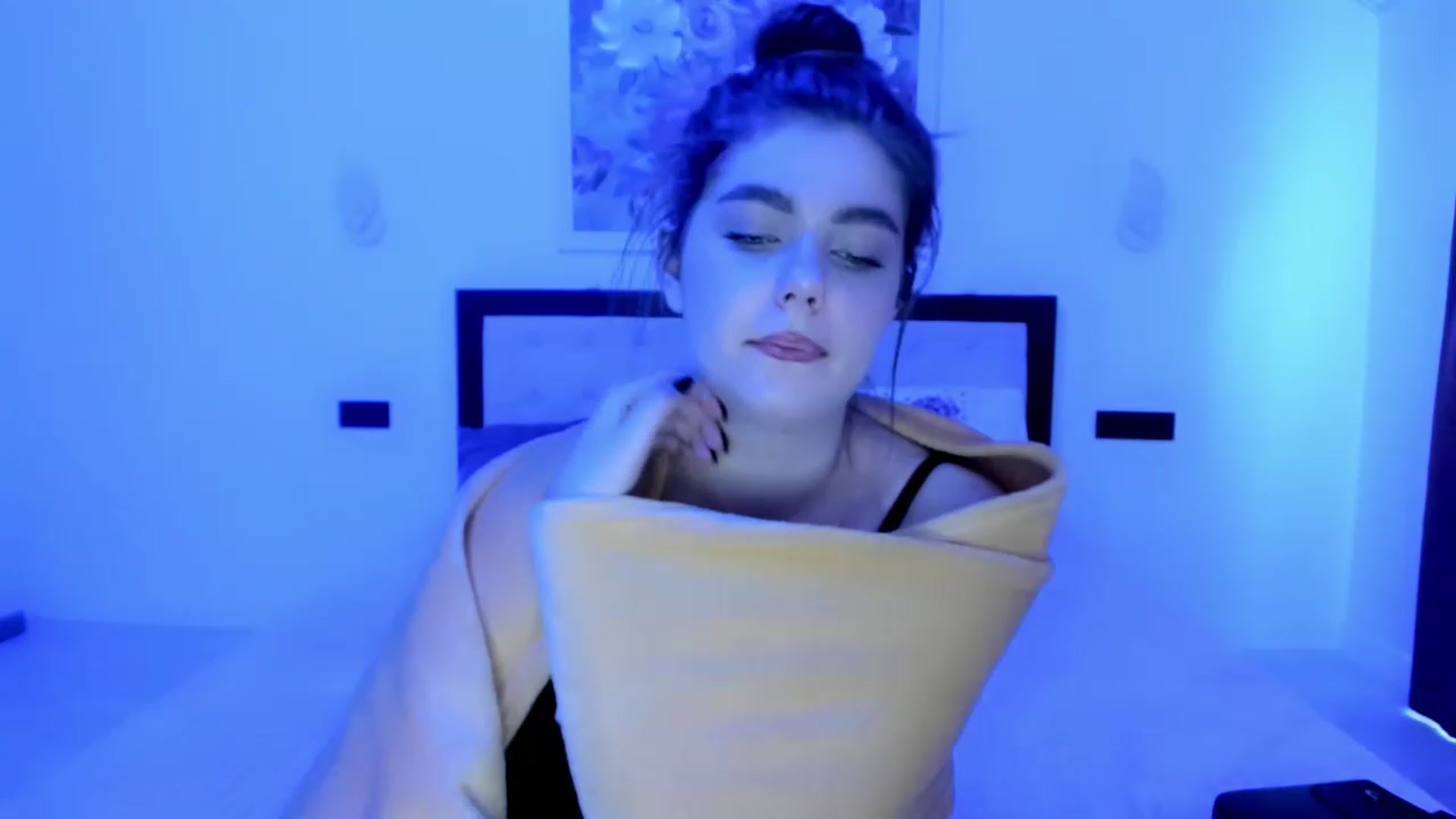 Gallery image thumbnail from VickiVong's myfreecams stream on, 12/20/2022, 09:52 image 14 of 20