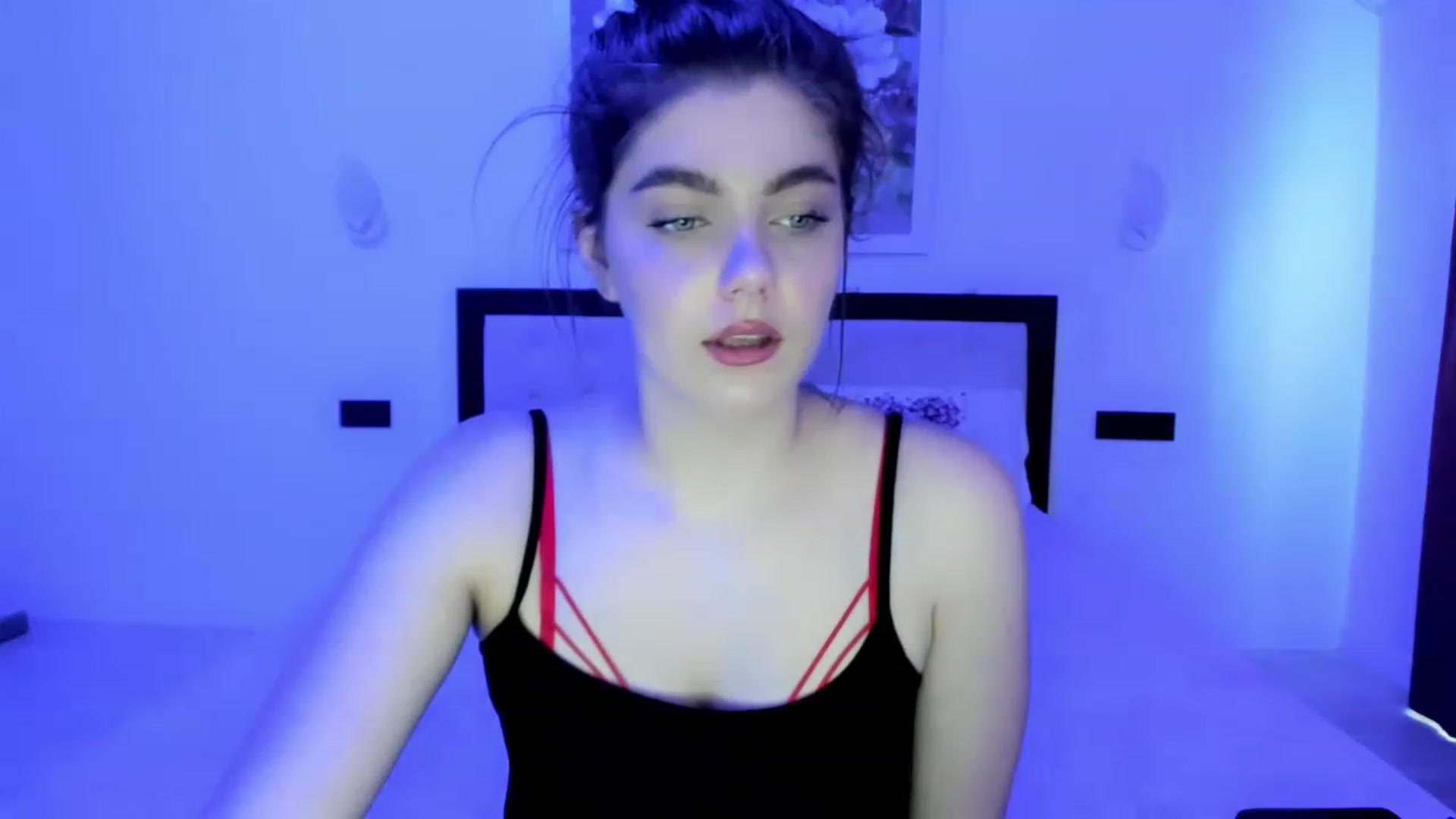 Gallery image thumbnail from VickiVong's myfreecams stream on, 12/20/2022, 09:52 image 6 of 20