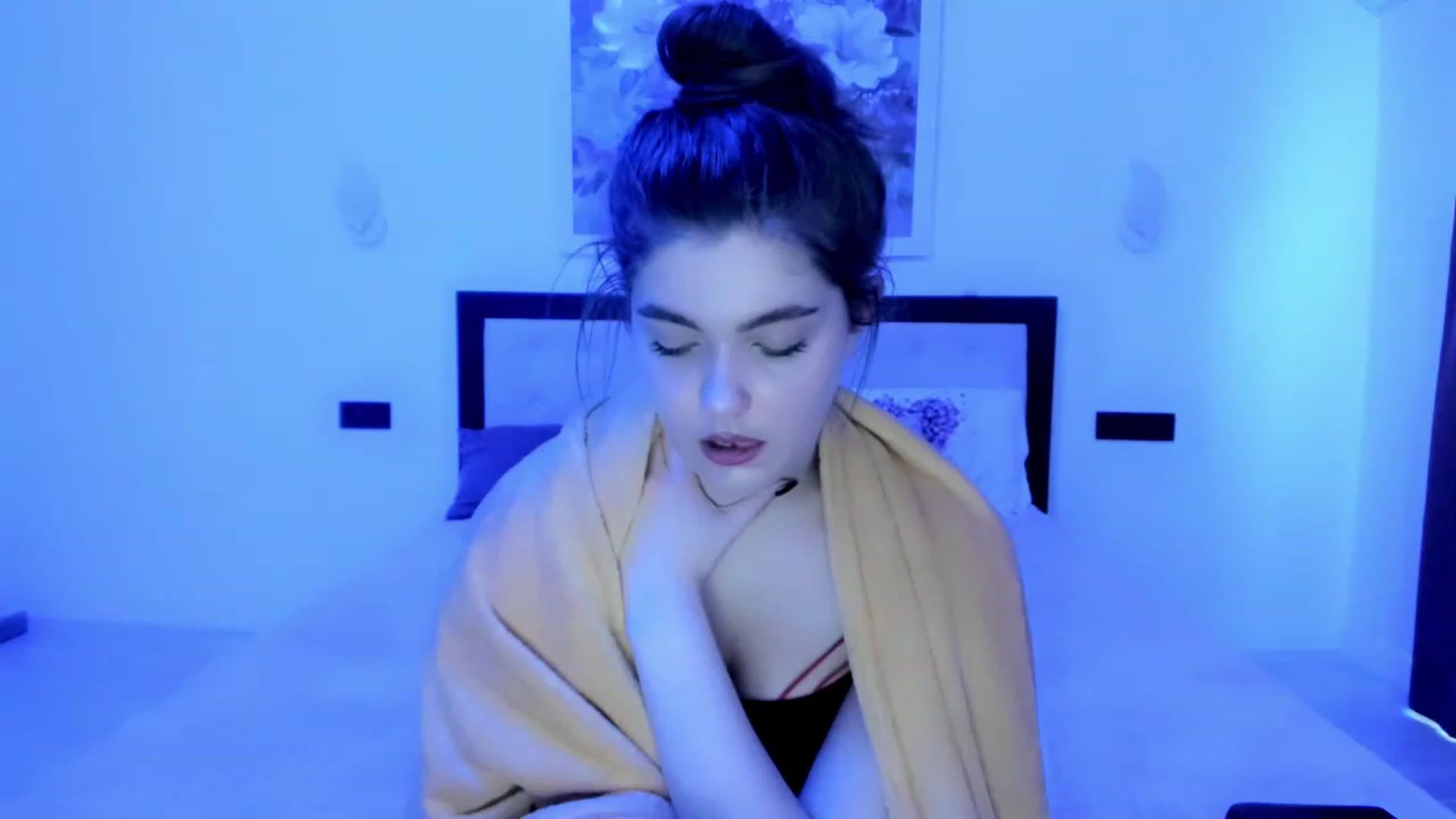 Gallery image thumbnail from VickiVong's myfreecams stream on, 12/20/2022, 09:52 image 8 of 20