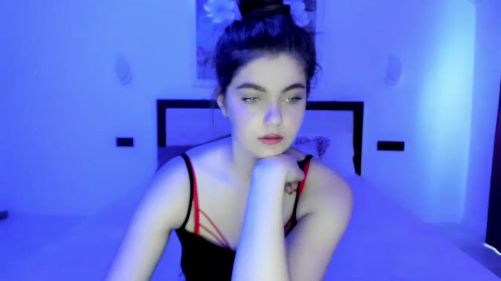 Gallery image thumbnail from VickiVong's myfreecams stream on, 12/20/2022, 09:52 image 4 of 20