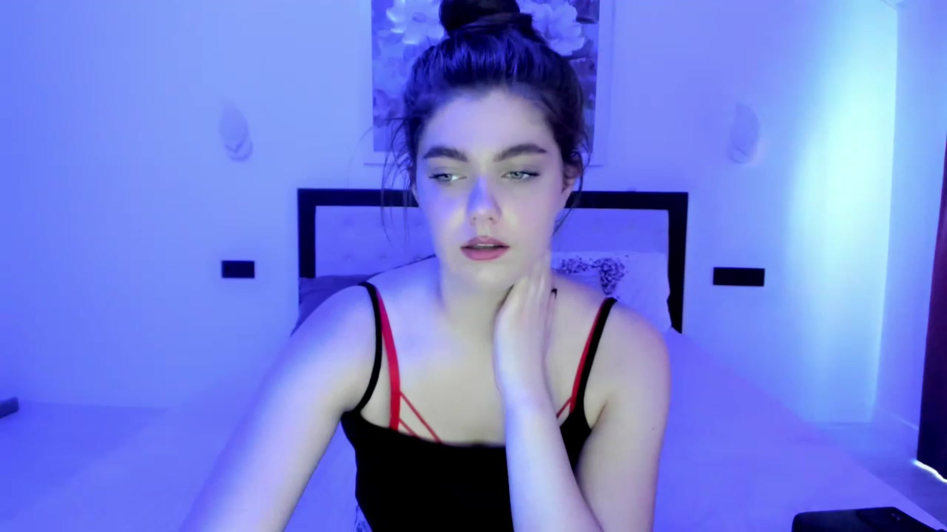 Gallery image thumbnail from VickiVong's myfreecams stream on, 12/20/2022, 09:52 image 16 of 20