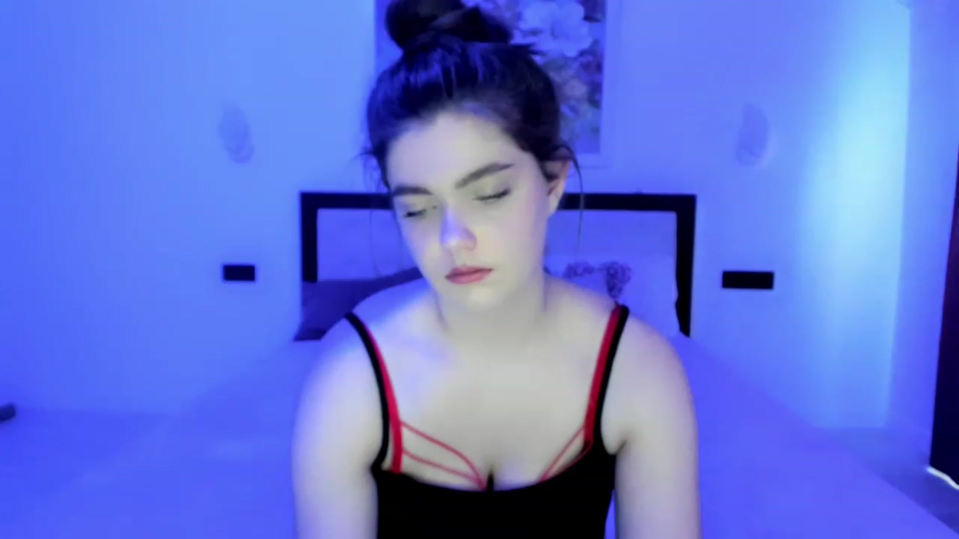 Gallery image thumbnail from VickiVong's myfreecams stream on, 12/20/2022, 09:52 image 3 of 20