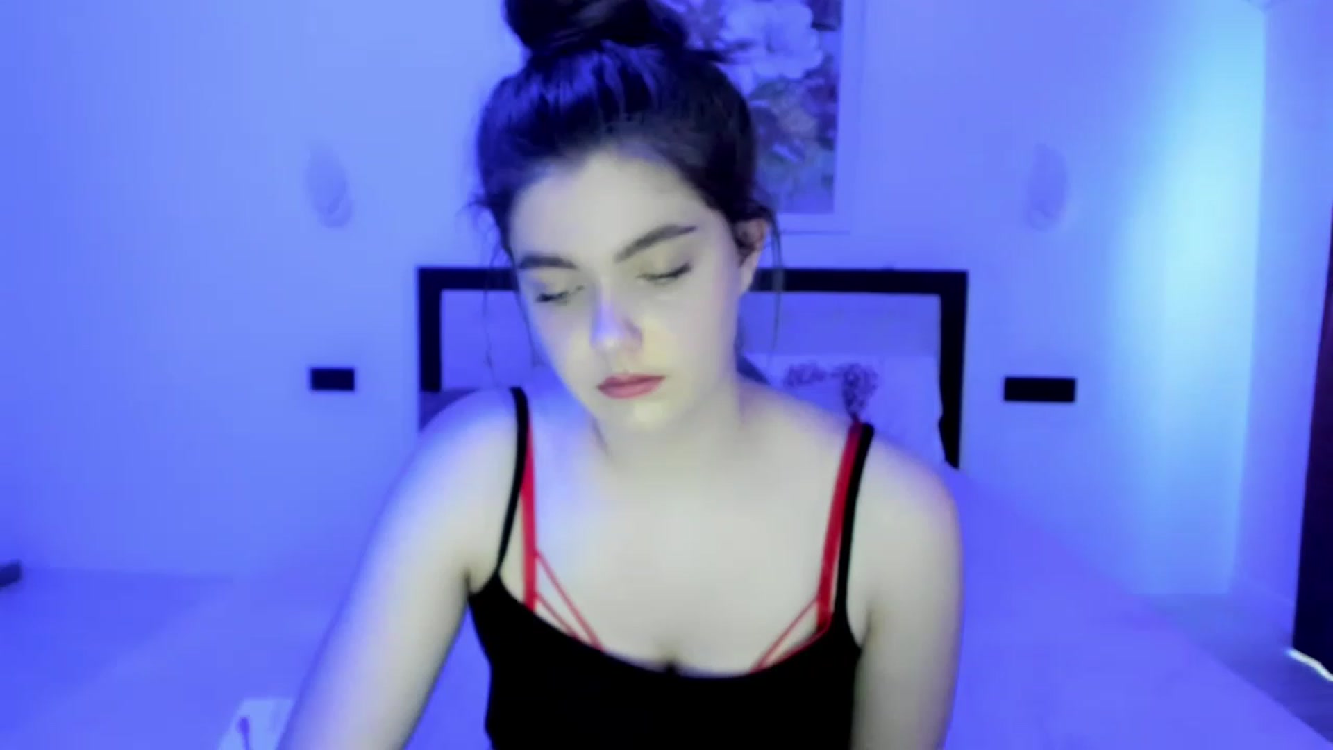 Gallery image thumbnail from VickiVong's myfreecams stream on, 12/20/2022, 09:52 image 1 of 20