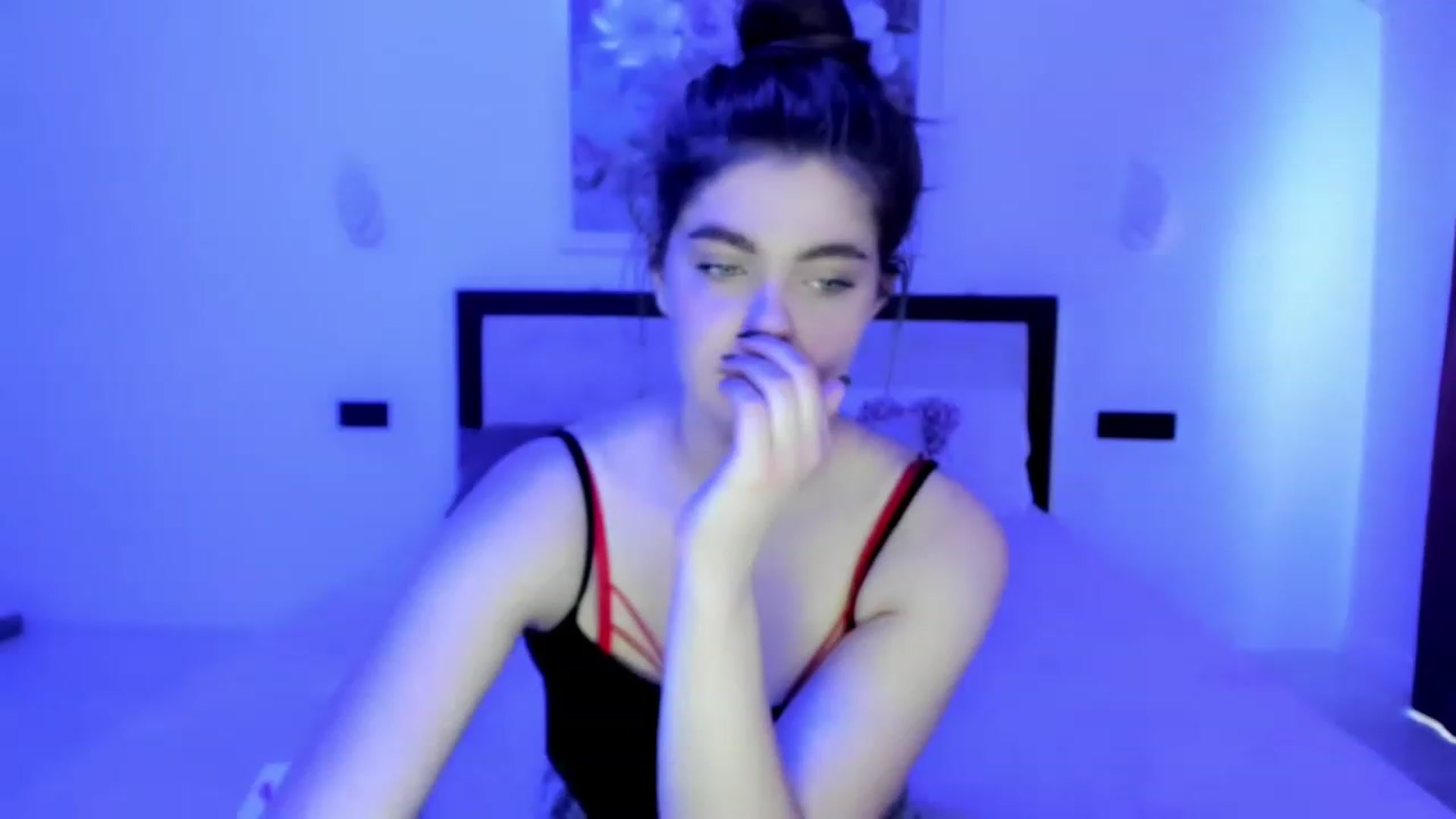 Gallery image thumbnail from VickiVong's myfreecams stream on, 12/20/2022, 09:52 image 2 of 20