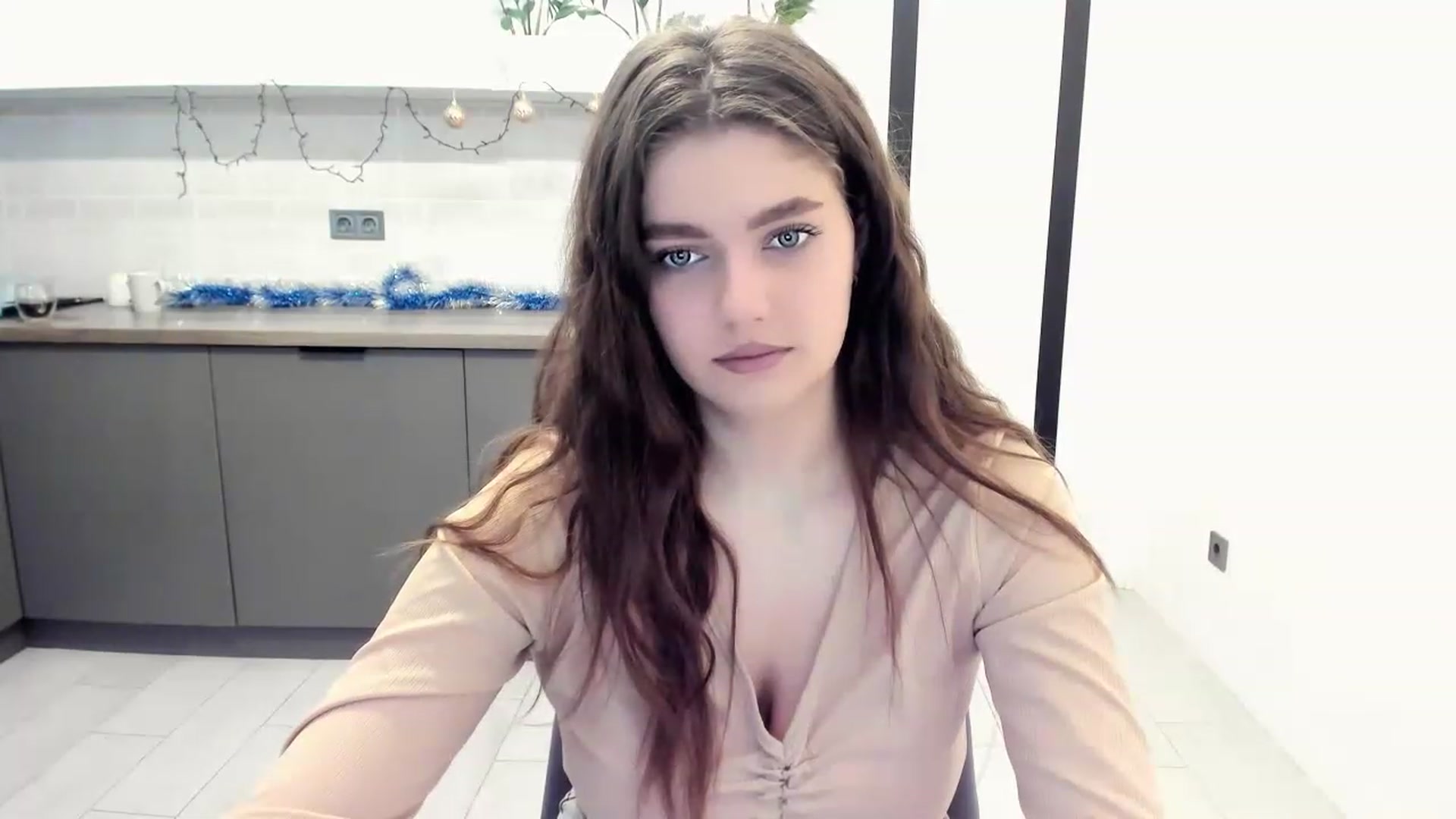 Gallery image thumbnail from VickiVong's myfreecams stream on, 12/25/2022, 08:59 image 13 of 20