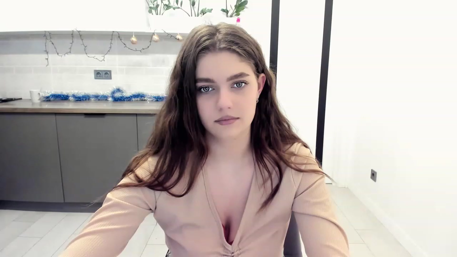 Gallery image thumbnail from VickiVong's myfreecams stream on, 12/25/2022, 12:40 image 20 of 20