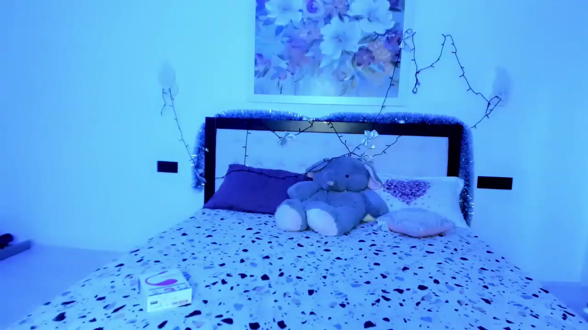 Gallery image thumbnail from VickiVong's myfreecams stream on, 12/26/2022, 08:38 image 16 of 20