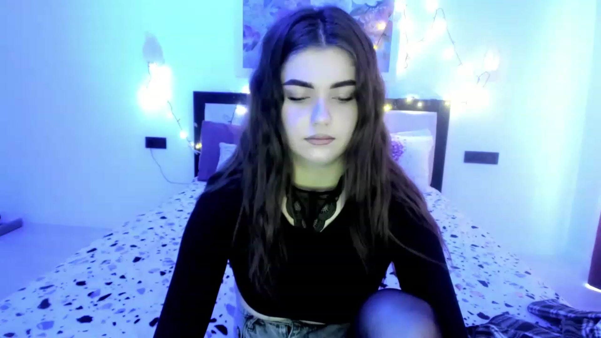 Gallery image thumbnail from VickiVong's myfreecams stream on, 12/29/2022, 09:37 image 15 of 20
