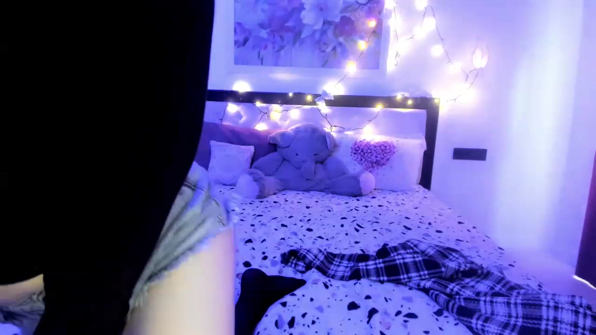 Gallery image thumbnail from VickiVong's myfreecams stream on, 12/29/2022, 10:53 image 18 of 20
