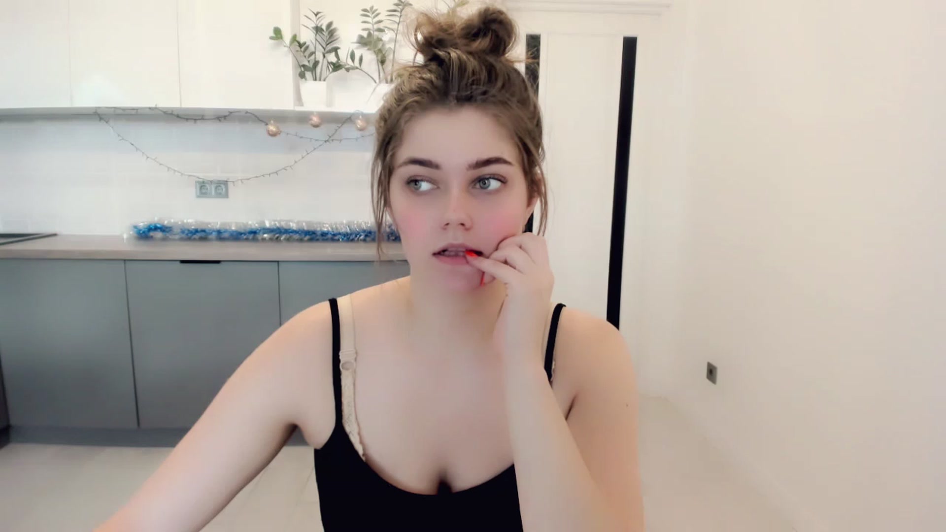Gallery image thumbnail from VickiVong's myfreecams stream on, 01/05/2023, 11:51 image 12 of 20