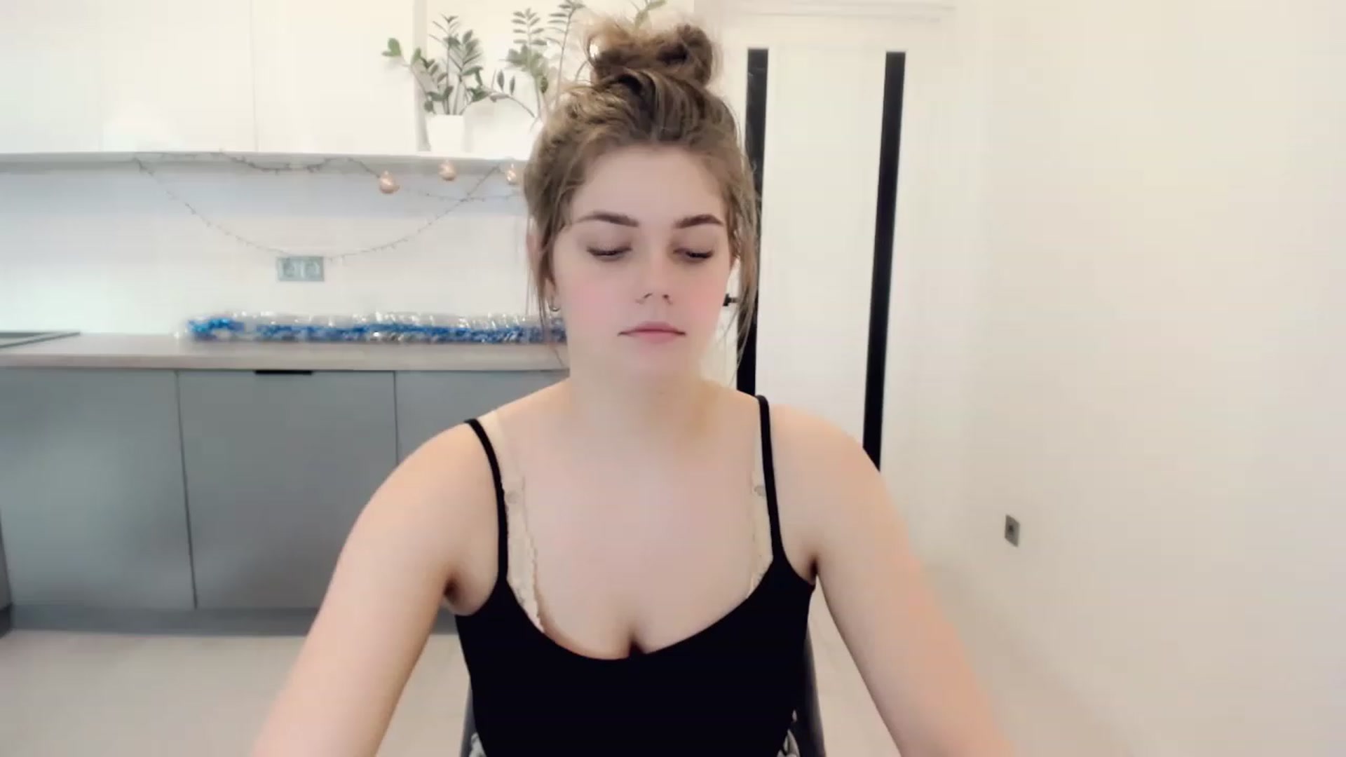 Gallery image thumbnail from VickiVong's myfreecams stream on, 01/05/2023, 11:51 image 9 of 20