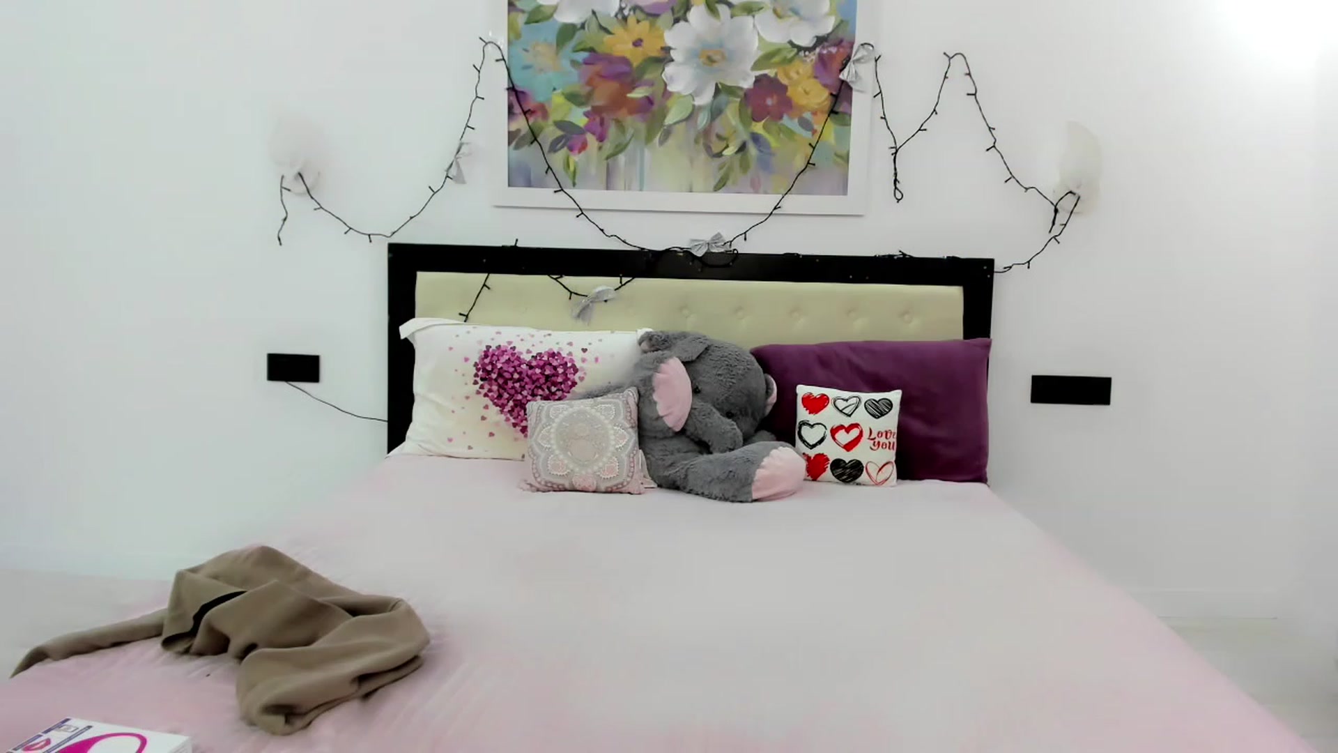 Gallery image thumbnail from VickiVong's myfreecams stream on, 03/03/2023, 12:59 image 11 of 20