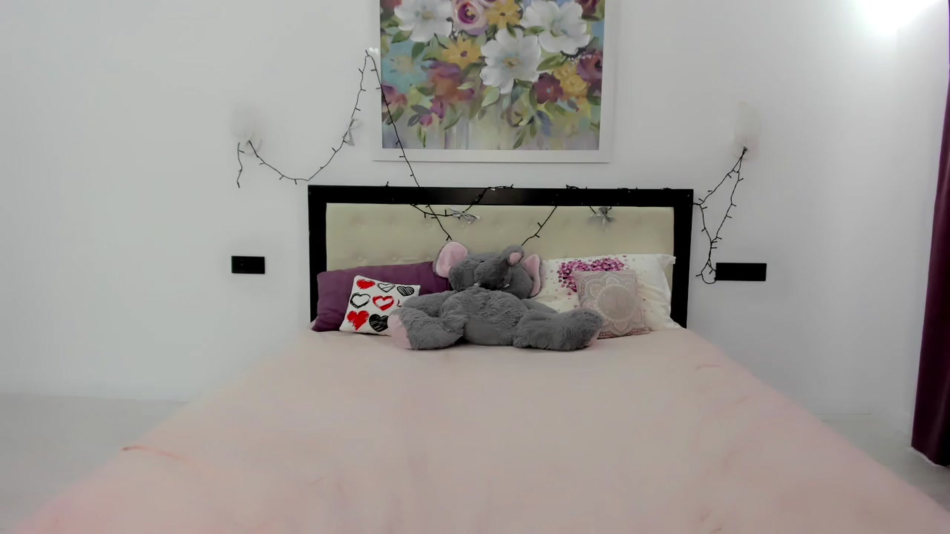 Gallery image thumbnail from VickiVong's myfreecams stream on, 05/29/2023, 10:32 image 13 of 20