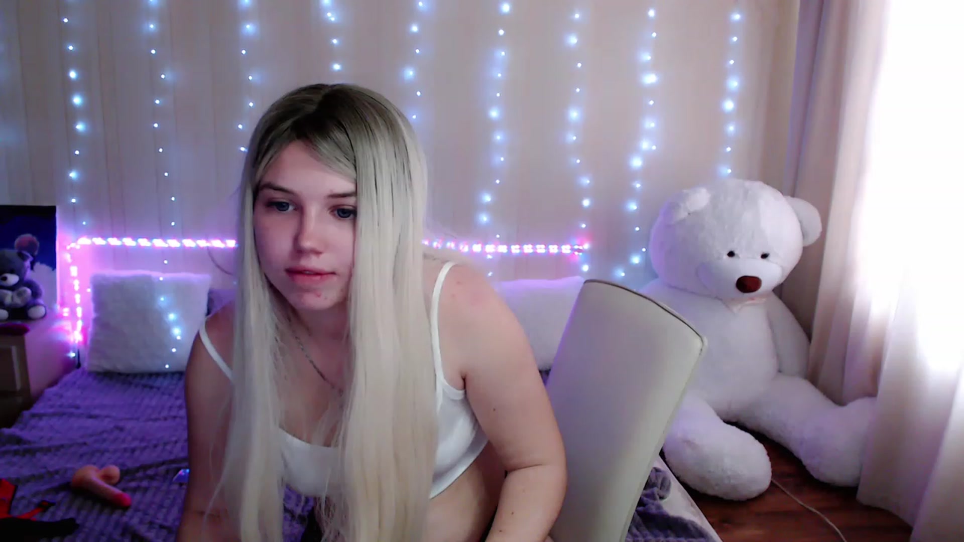 Gallery image thumbnail from Vicki_E's myfreecams stream on, 04/21/2023, 14:05 image 15 of 20