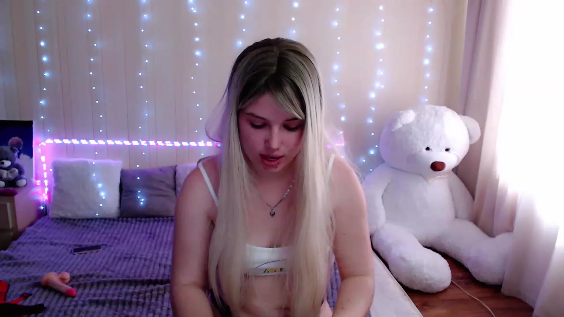 Gallery image thumbnail from Vicki_E's myfreecams stream on, 04/21/2023, 14:05 image 8 of 20