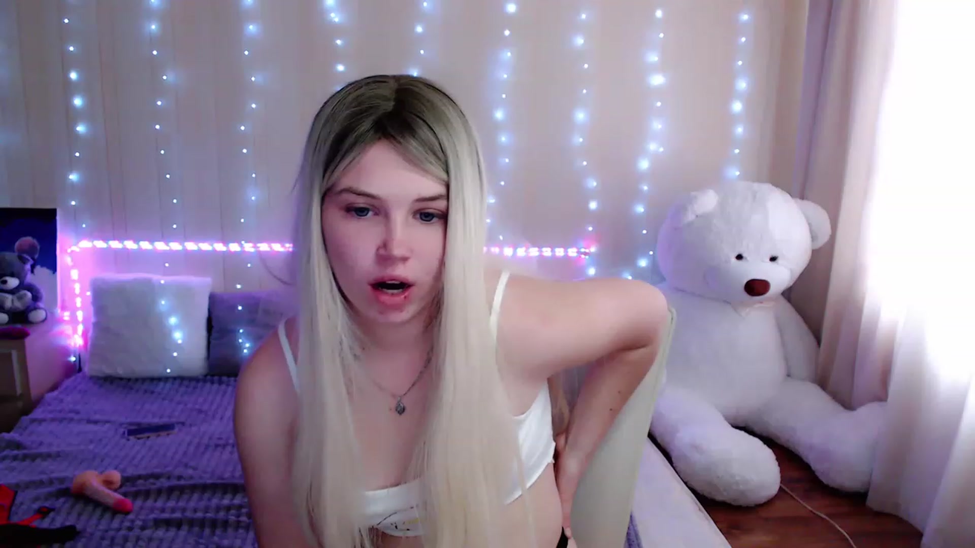 Gallery image thumbnail from Vicki_E's myfreecams stream on, 04/21/2023, 14:05 image 5 of 20
