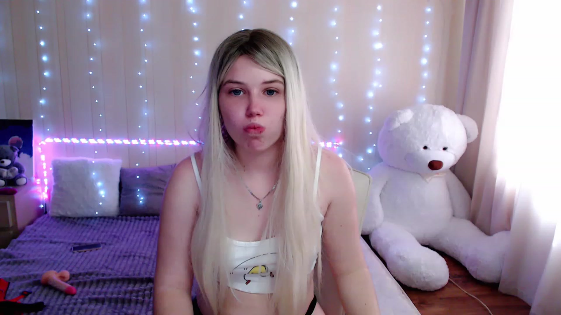 Gallery image thumbnail from Vicki_E's myfreecams stream on, 04/21/2023, 14:05 image 6 of 20