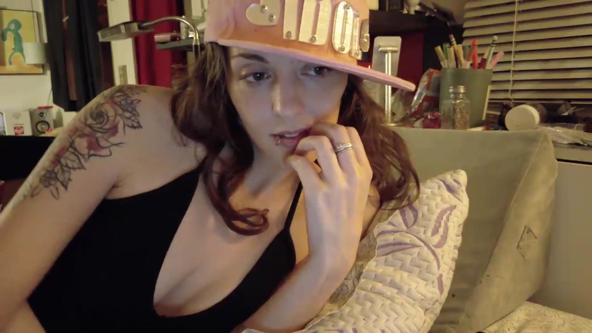 Gallery image thumbnail from Vicki_Rose's myfreecams stream on, 06/28/2026, 08:02 image 17 of 20