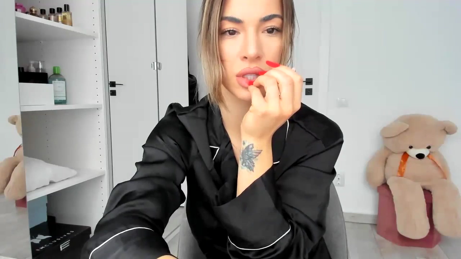 Gallery image thumbnail from Vicky96's myfreecams stream on, 11/27/2023, 13:04 image 12 of 20