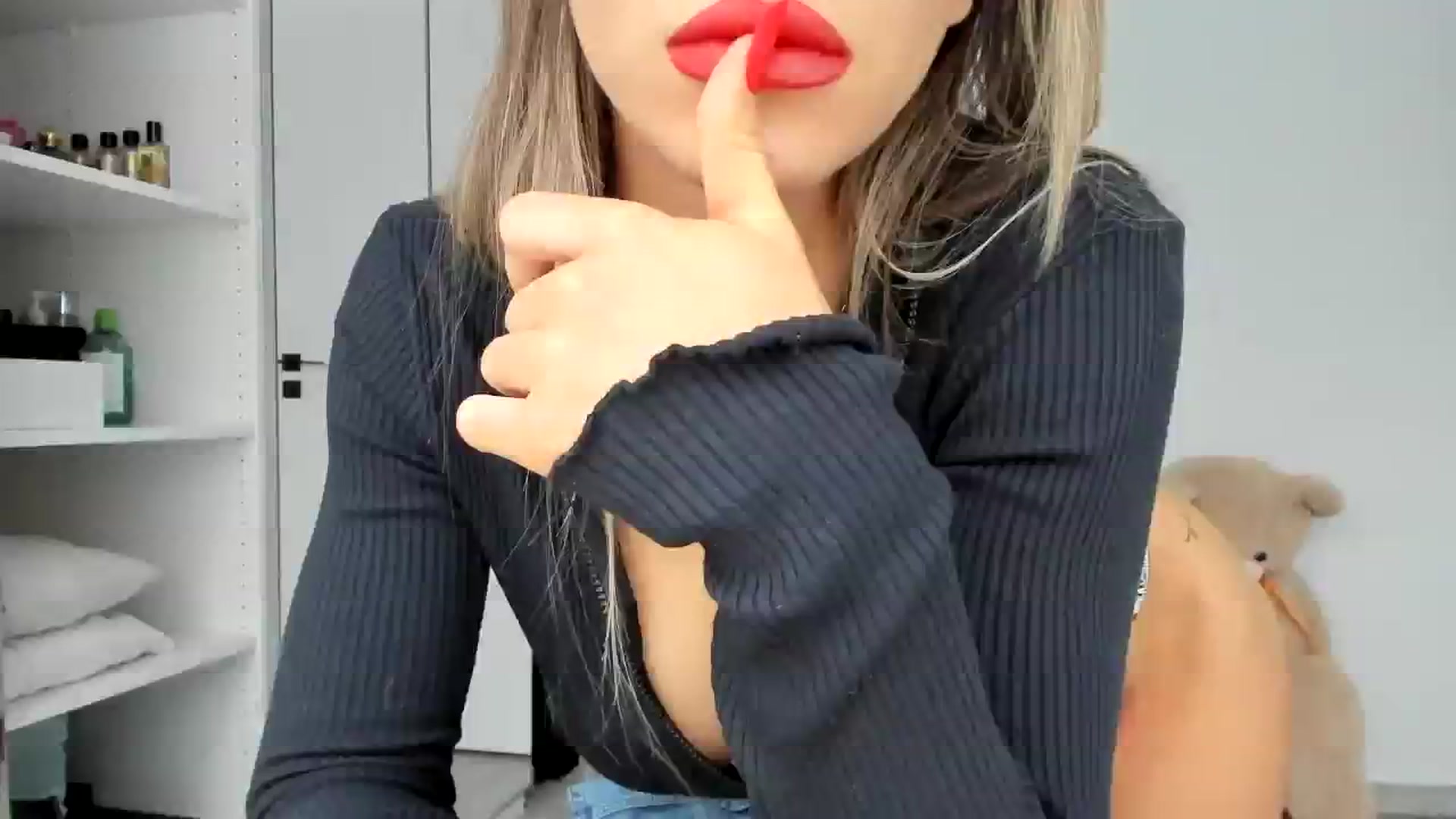 Gallery image thumbnail from Vicky96's myfreecams stream on, 11/28/2023, 13:00 image 18 of 20