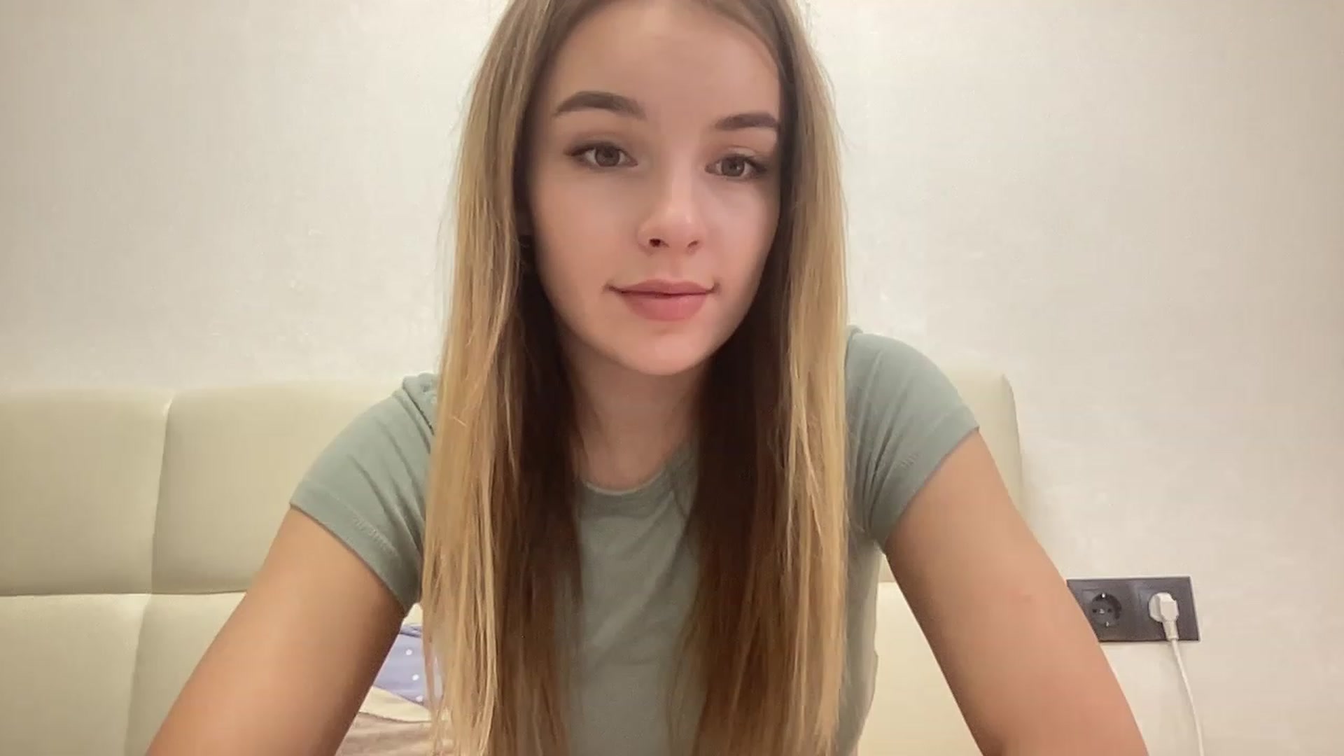 Gallery image thumbnail from VickyRoyal's myfreecams stream on, 12/27/2022, 22:38 image 13 of 20