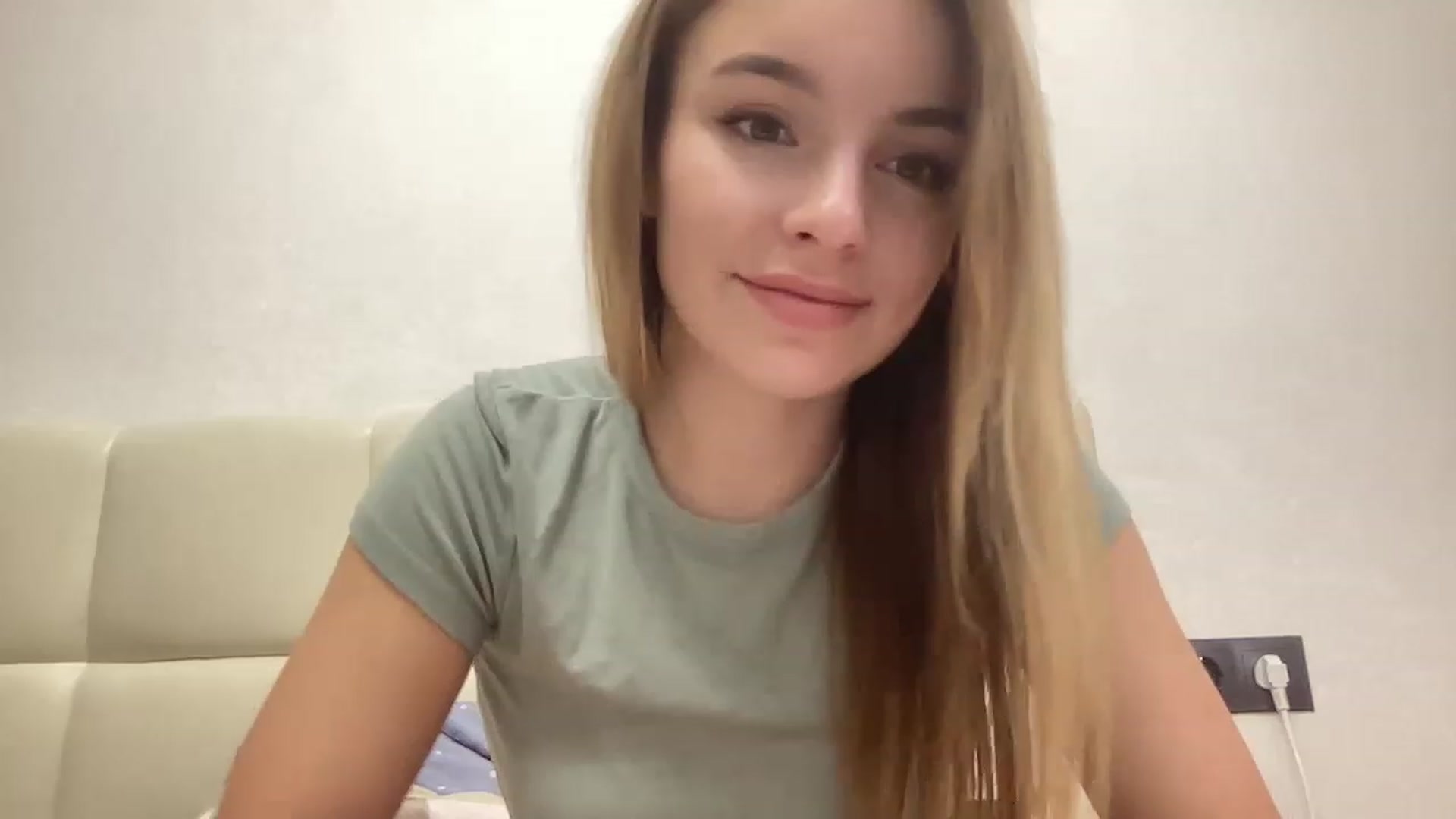 Gallery image thumbnail from VickyRoyal's myfreecams stream on, 12/27/2022, 22:38 image 9 of 20