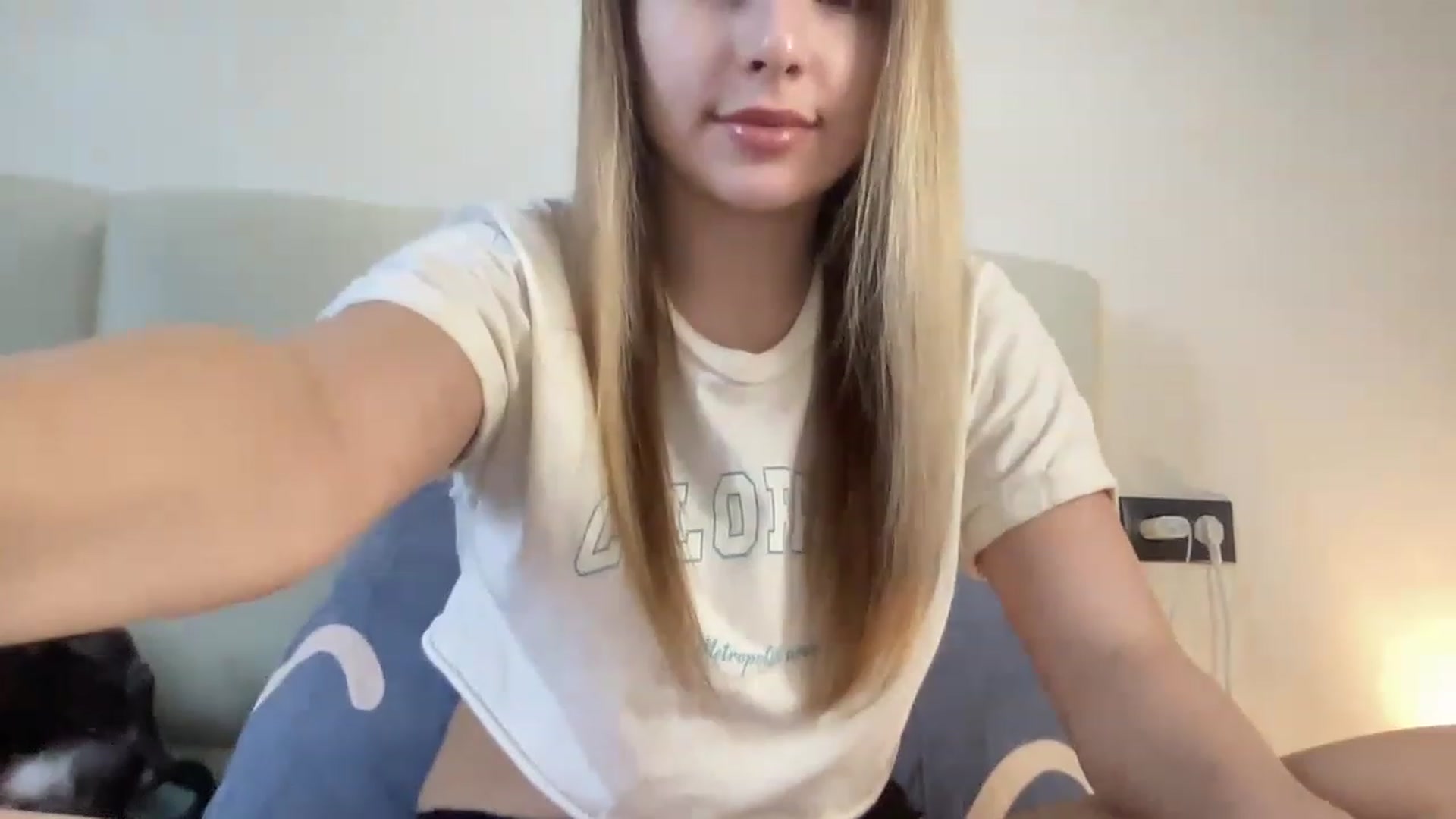 Gallery image thumbnail from VickyRoyal's myfreecams stream on, 02/05/2023, 14:51 image 9 of 20