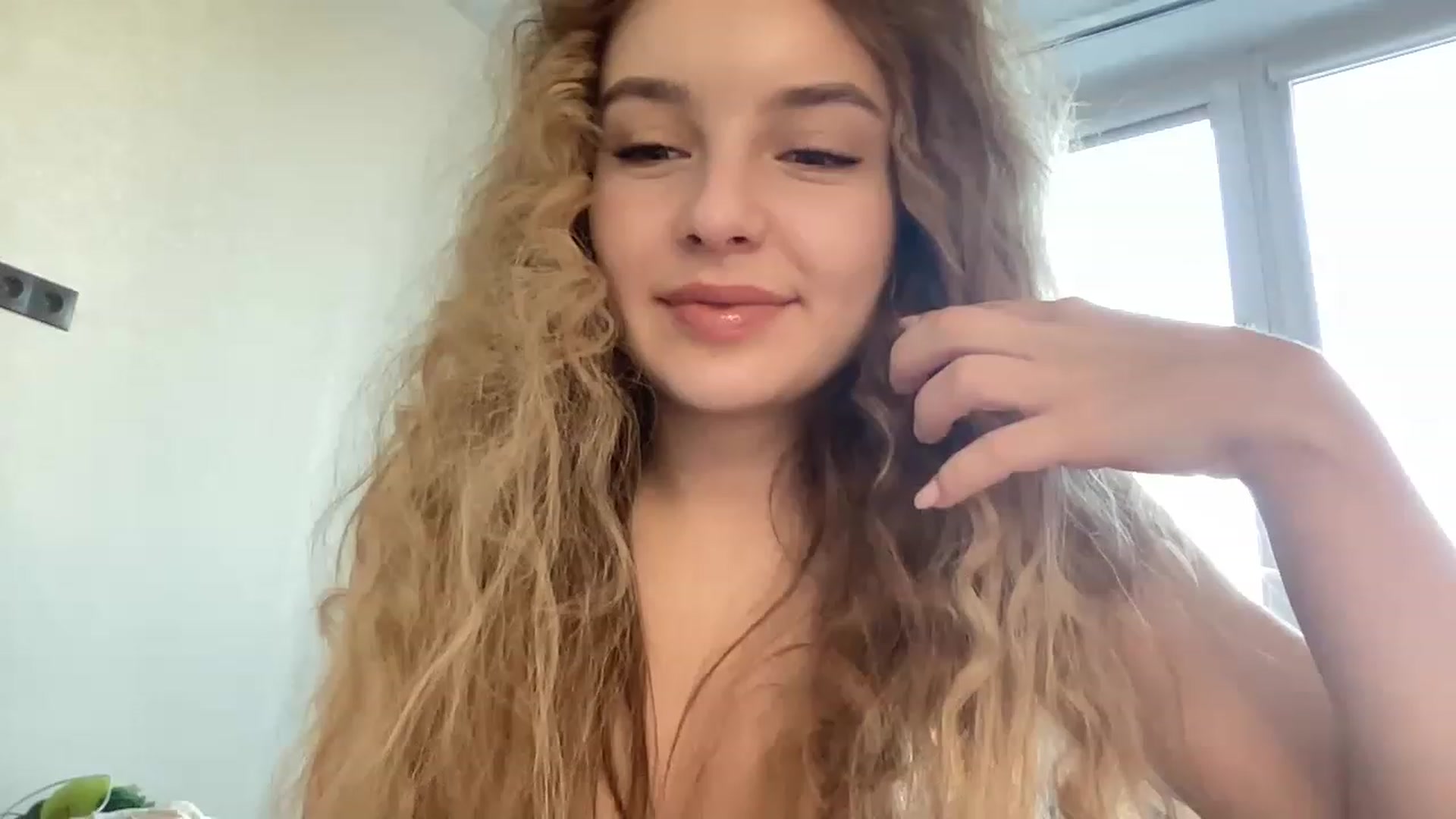 Gallery image thumbnail from VickyRoyal's myfreecams stream on, 02/15/2023, 15:03 image 8 of 20
