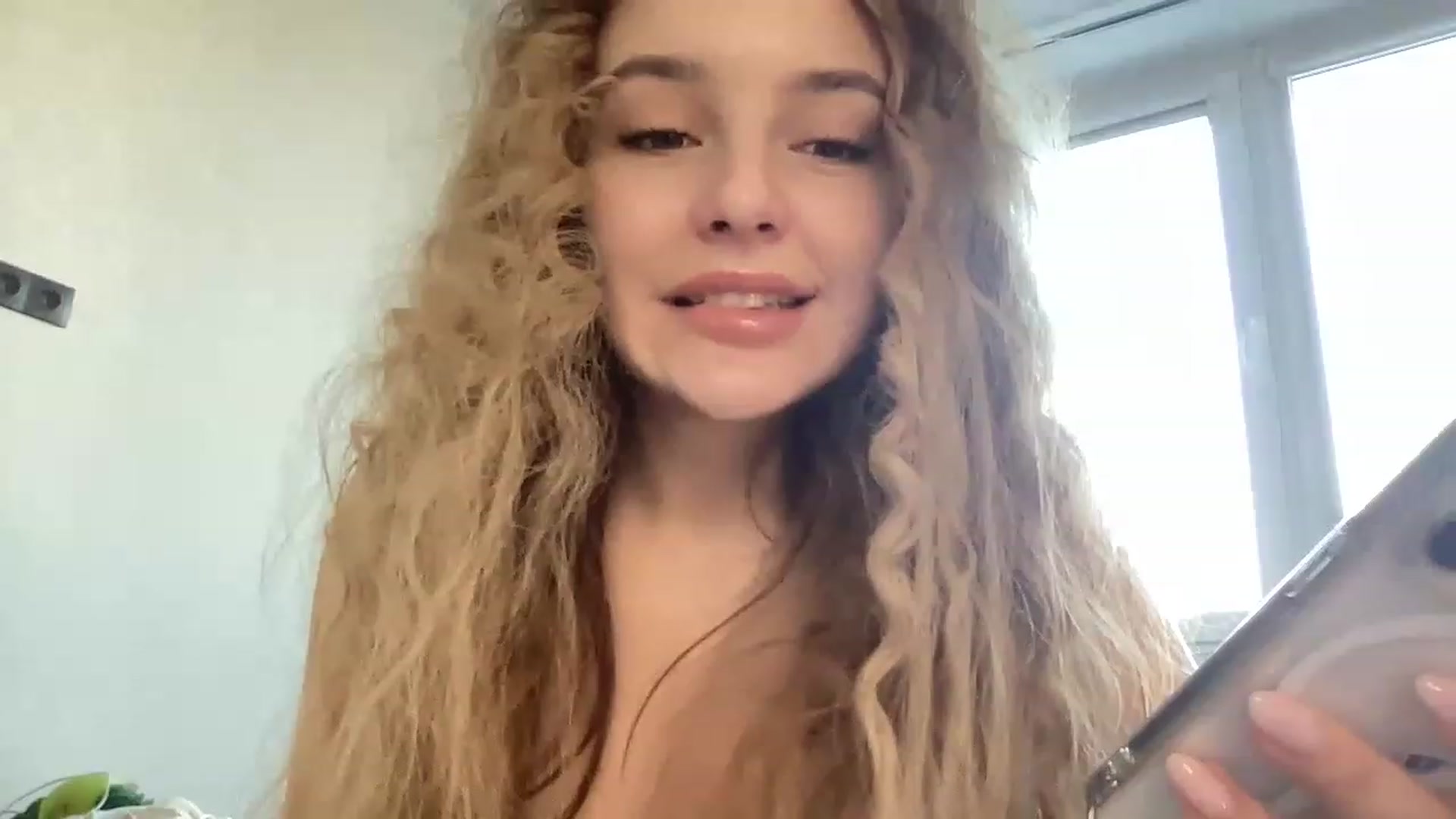 Gallery image thumbnail from VickyRoyal's myfreecams stream on, 02/15/2023, 15:03 image 7 of 20