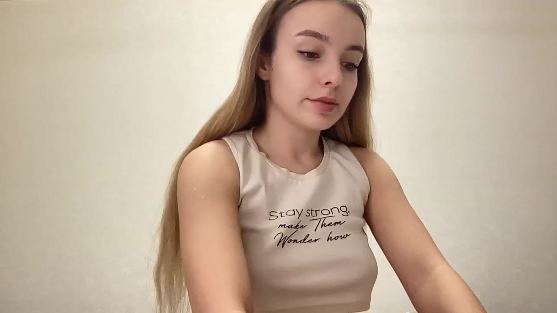 Gallery image thumbnail from VickyRoyal's myfreecams stream on, 02/17/2023, 15:00 image 1 of 20