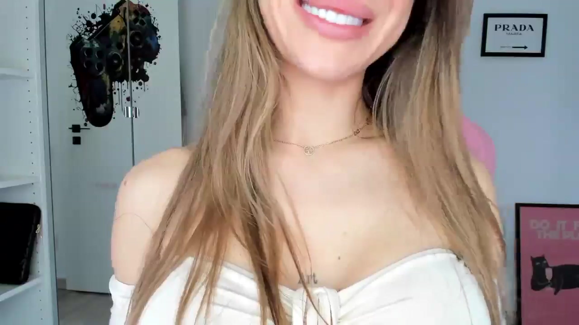 Gallery image thumbnail from Vickyy99's myfreecams stream on, 04/28/2025, 12:05 image 17 of 20