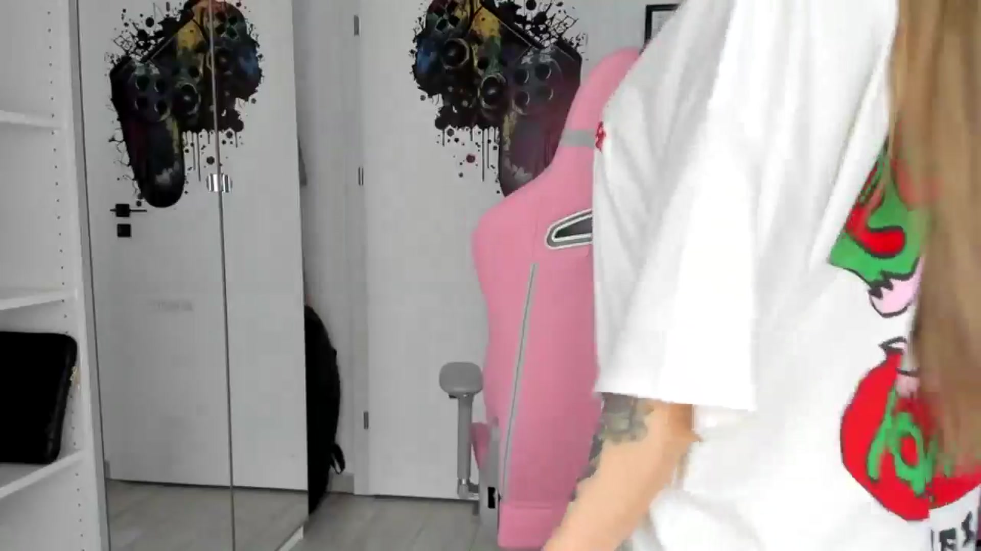 Gallery image thumbnail from Vickyy99's myfreecams stream on, 04/29/2025, 11:45 image 6 of 20