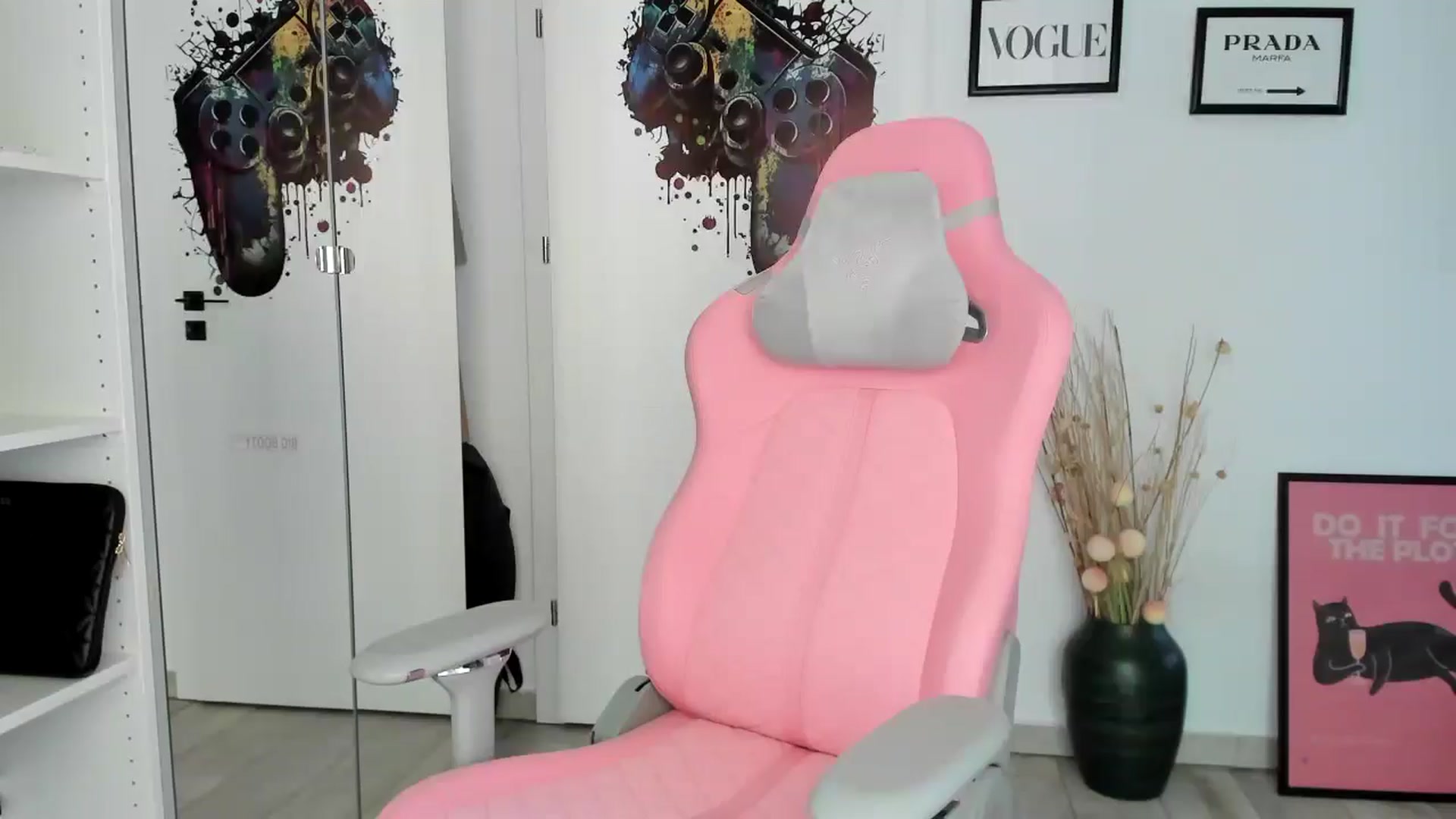 Gallery image thumbnail from Vickyy99's myfreecams stream on, 04/29/2025, 13:47 image 8 of 20