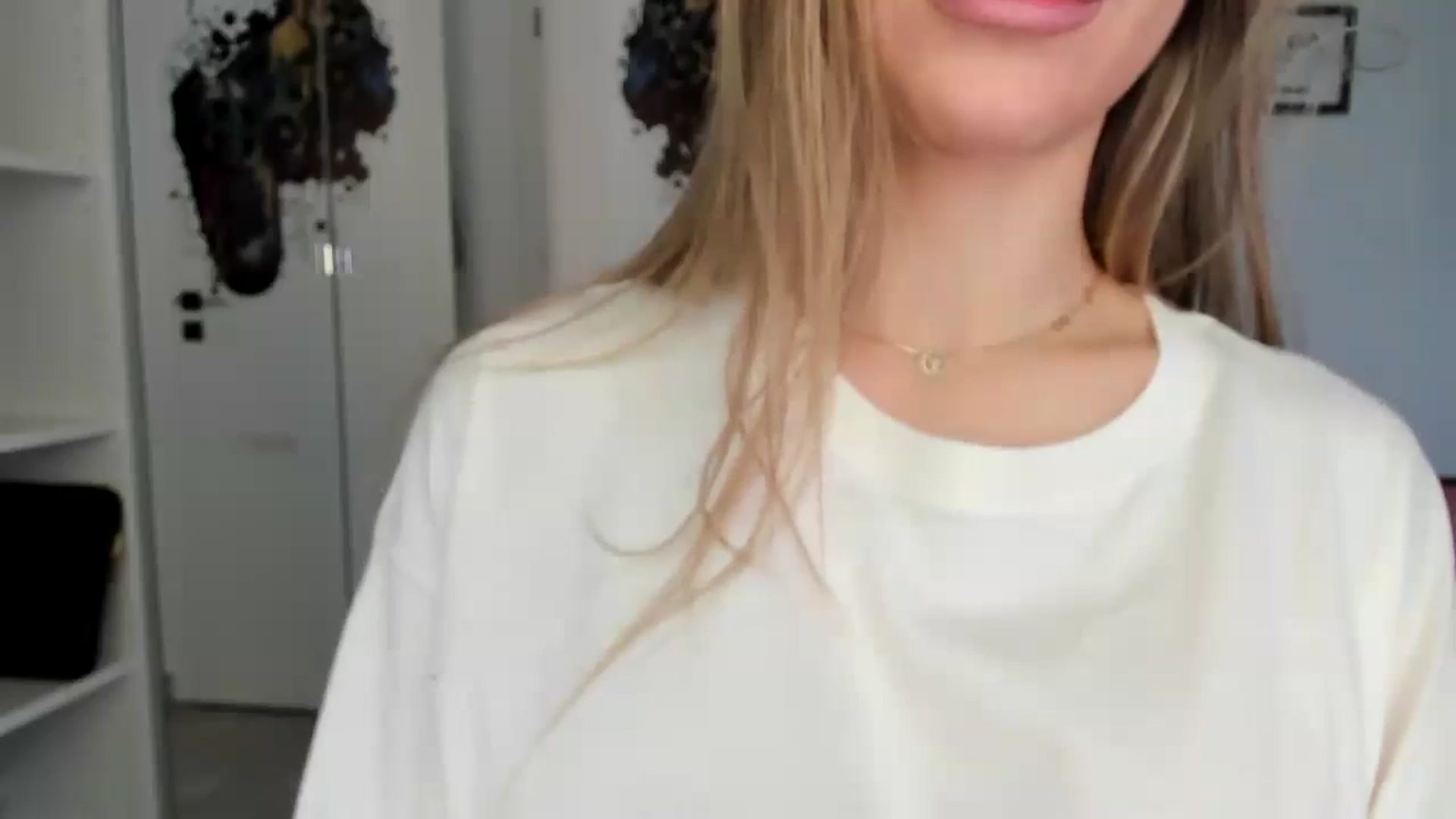 Gallery image thumbnail from Vickyy99's myfreecams stream on, 04/29/2025, 13:47 image 16 of 20