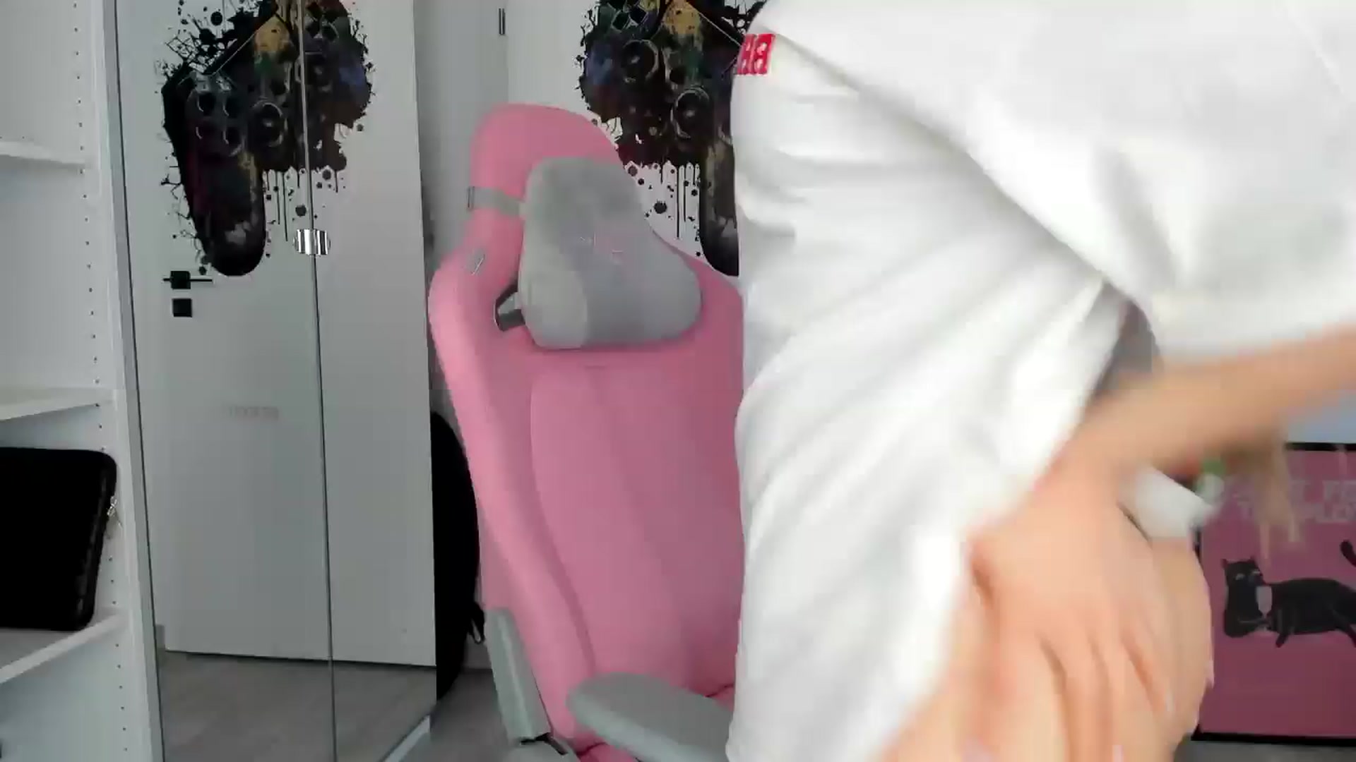 Gallery image thumbnail from Vickyy99's myfreecams stream on, 04/29/2025, 13:47 image 15 of 20
