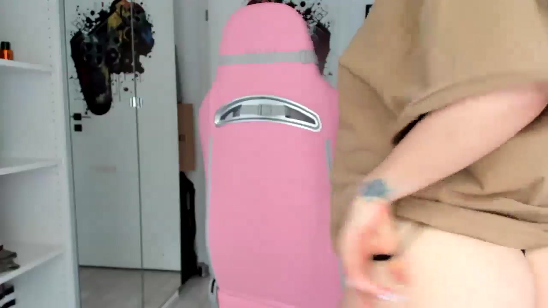 Gallery image thumbnail from Vickyy99's myfreecams stream on, 05/12/2025, 10:47 image 15 of 20