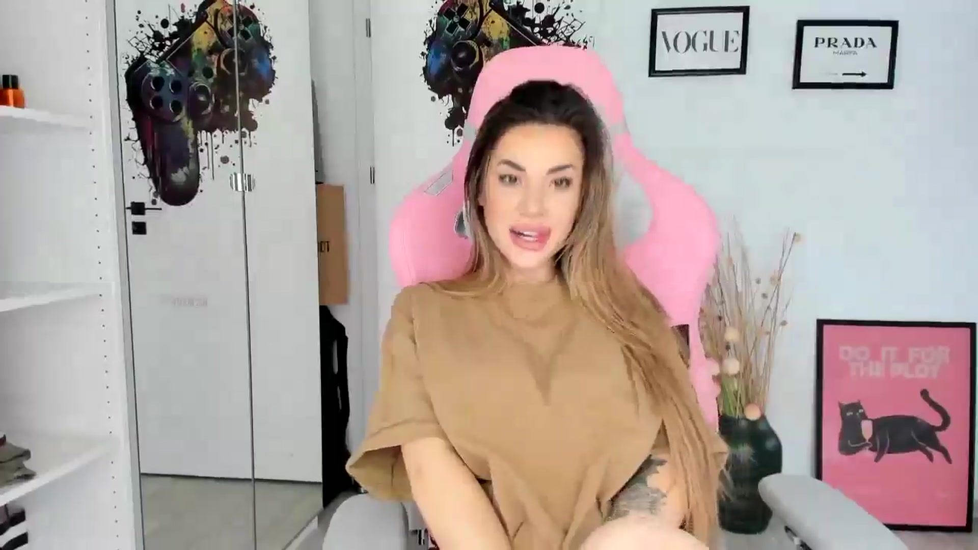 Gallery image thumbnail from Vickyy99's myfreecams stream on, 05/12/2025, 11:50 image 9 of 20