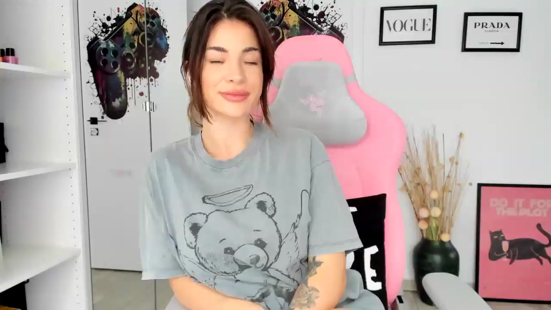 Gallery image thumbnail from Vickyy99's myfreecams stream on, 07/14/2025, 13:12 image 3 of 20